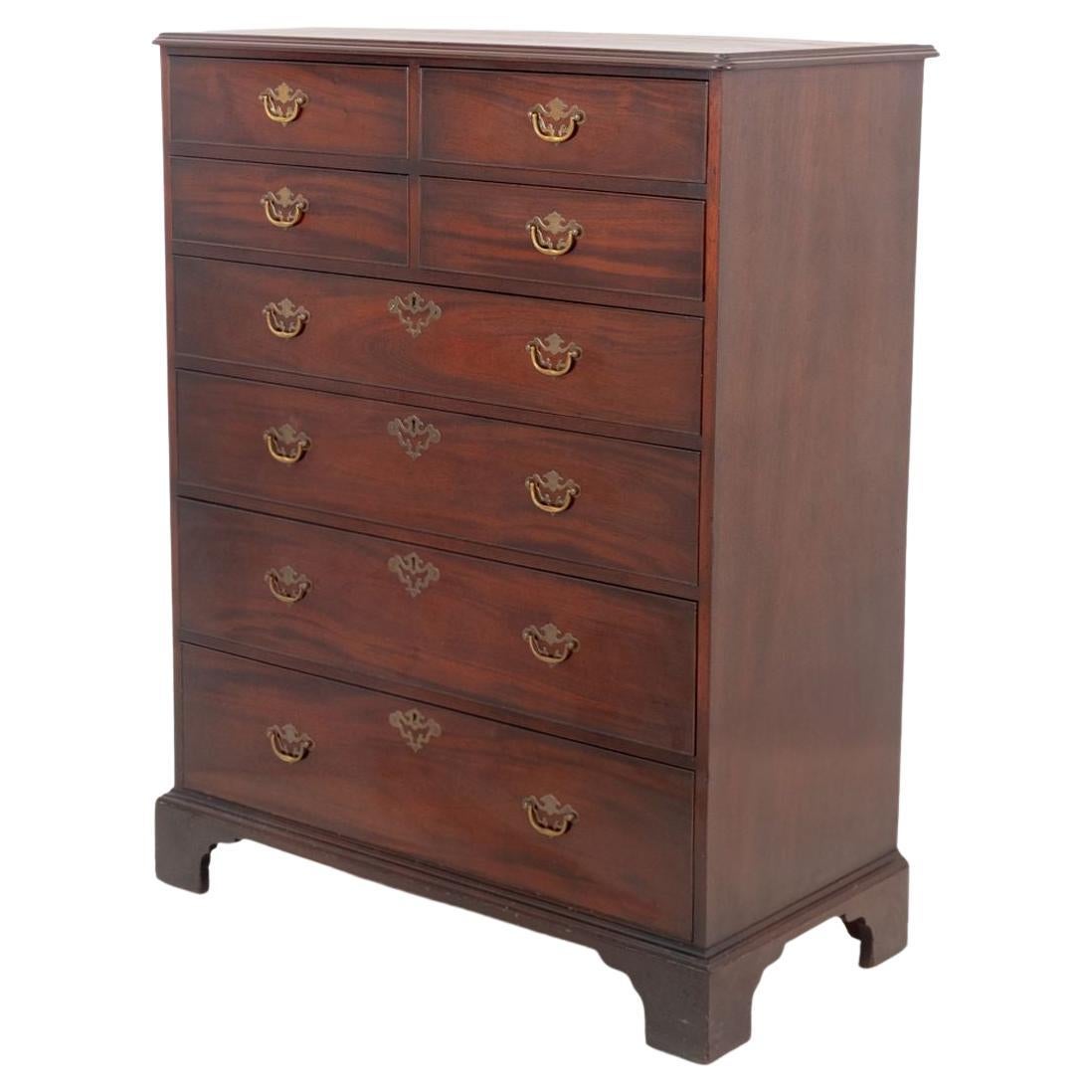 Grande commode en acajou de style George III en vente