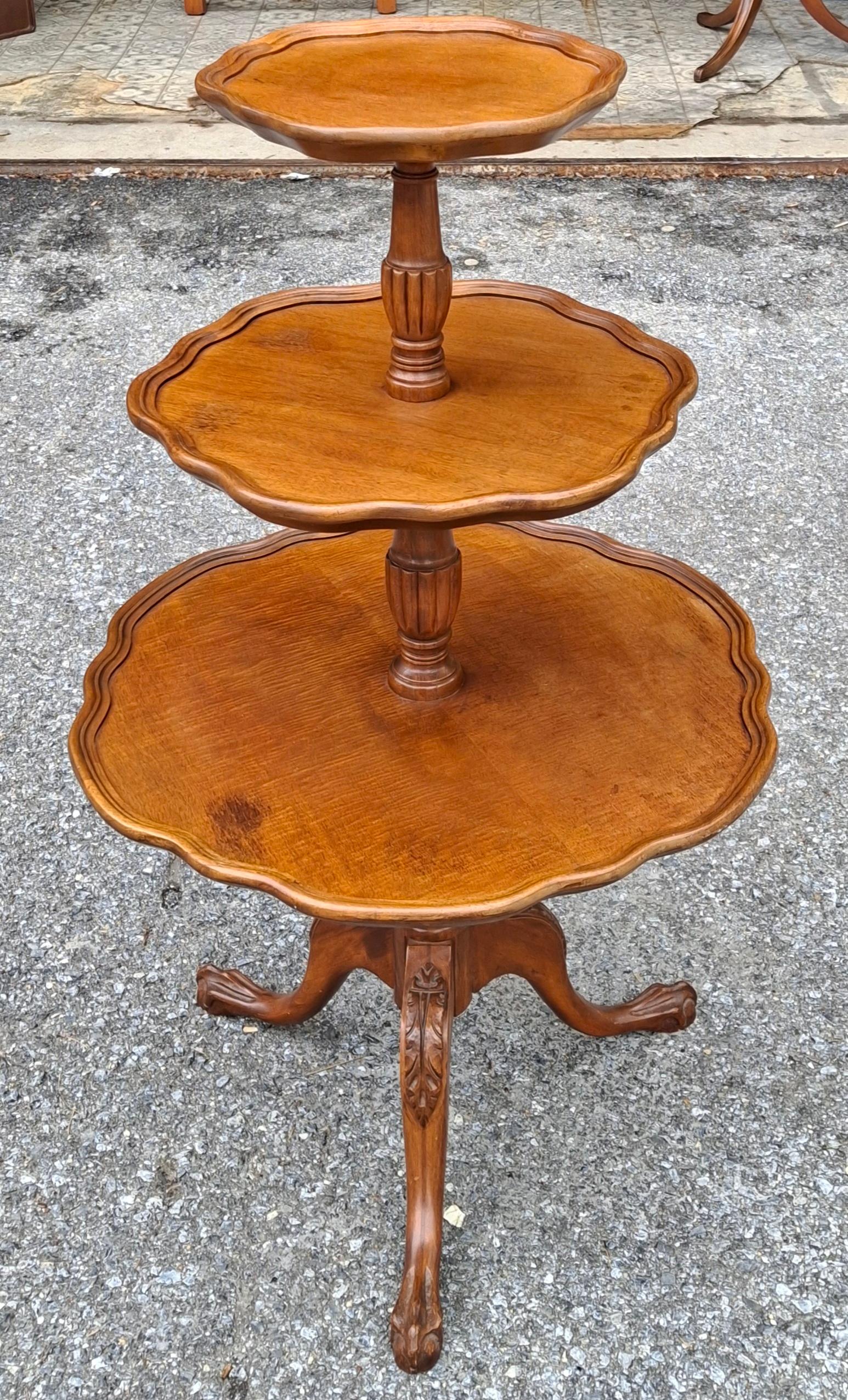 George III Style Mahogany Three Tier Dumdwaiter by Mersman In Good Condition For Sale In Germantown, MD