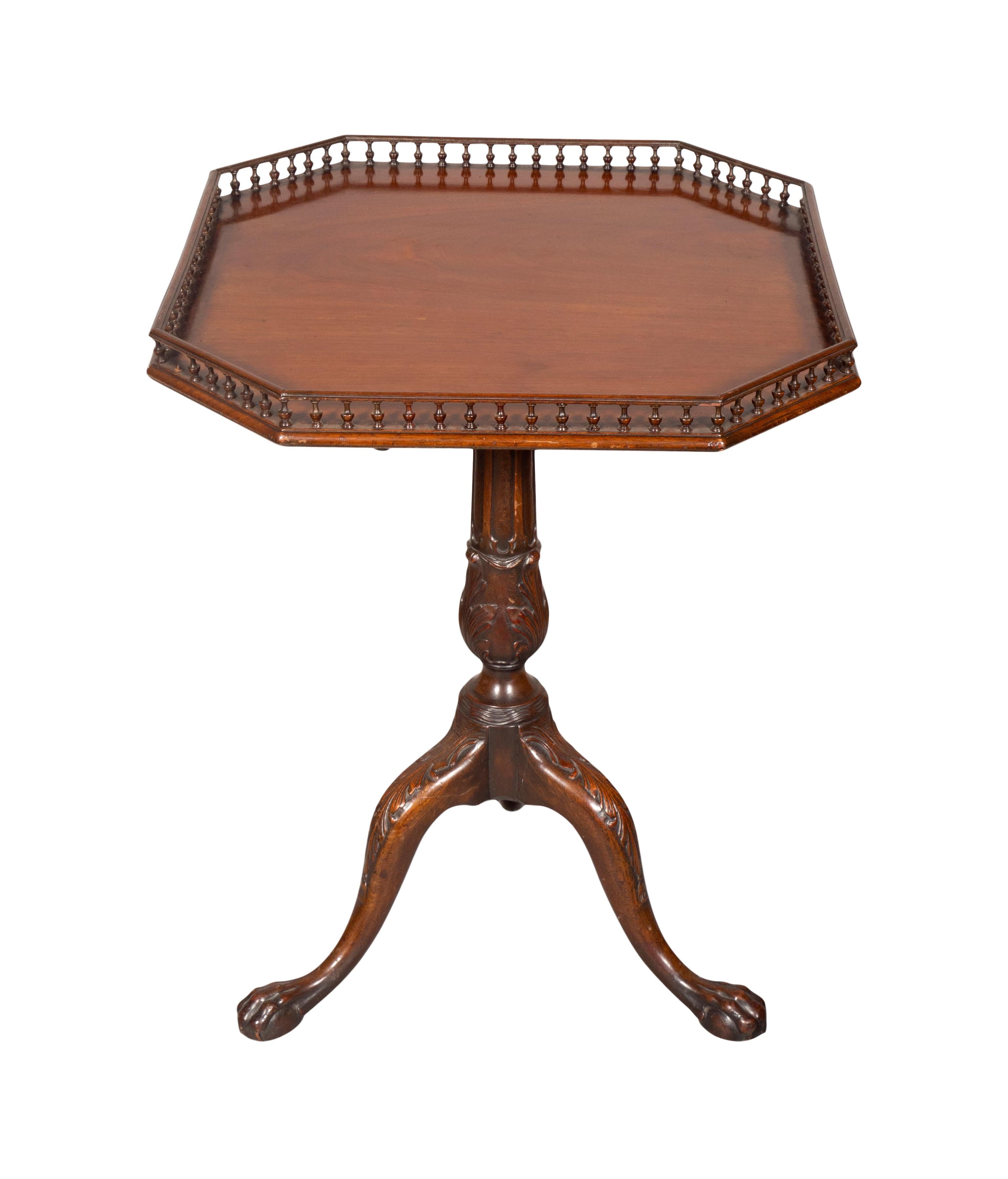 George III Style Mahogany Tilt Top Table In Good Condition For Sale In Essex, MA