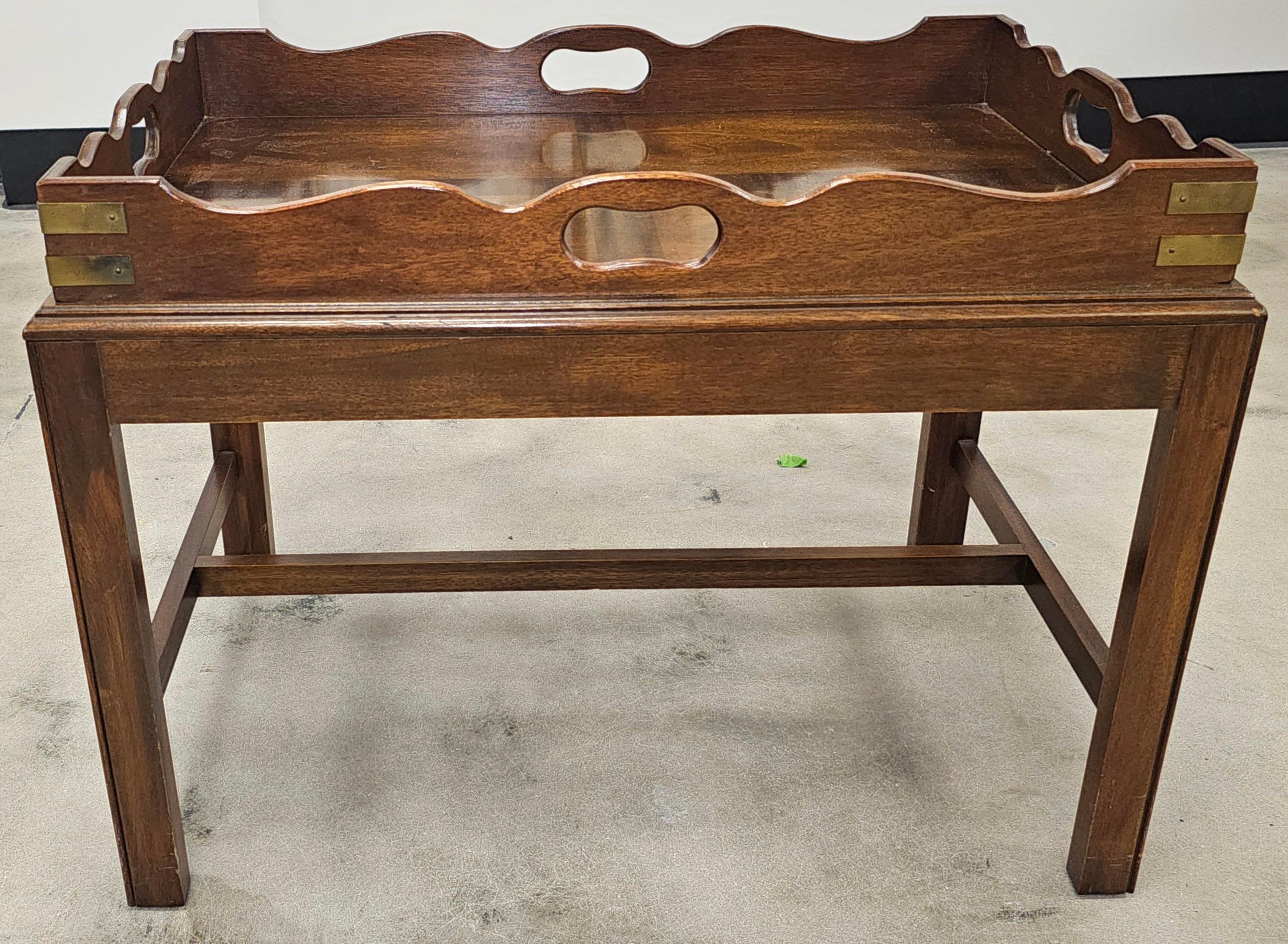 George III Style Mahogany Tray Top Cocktail Table In Good Condition For Sale In Germantown, MD
