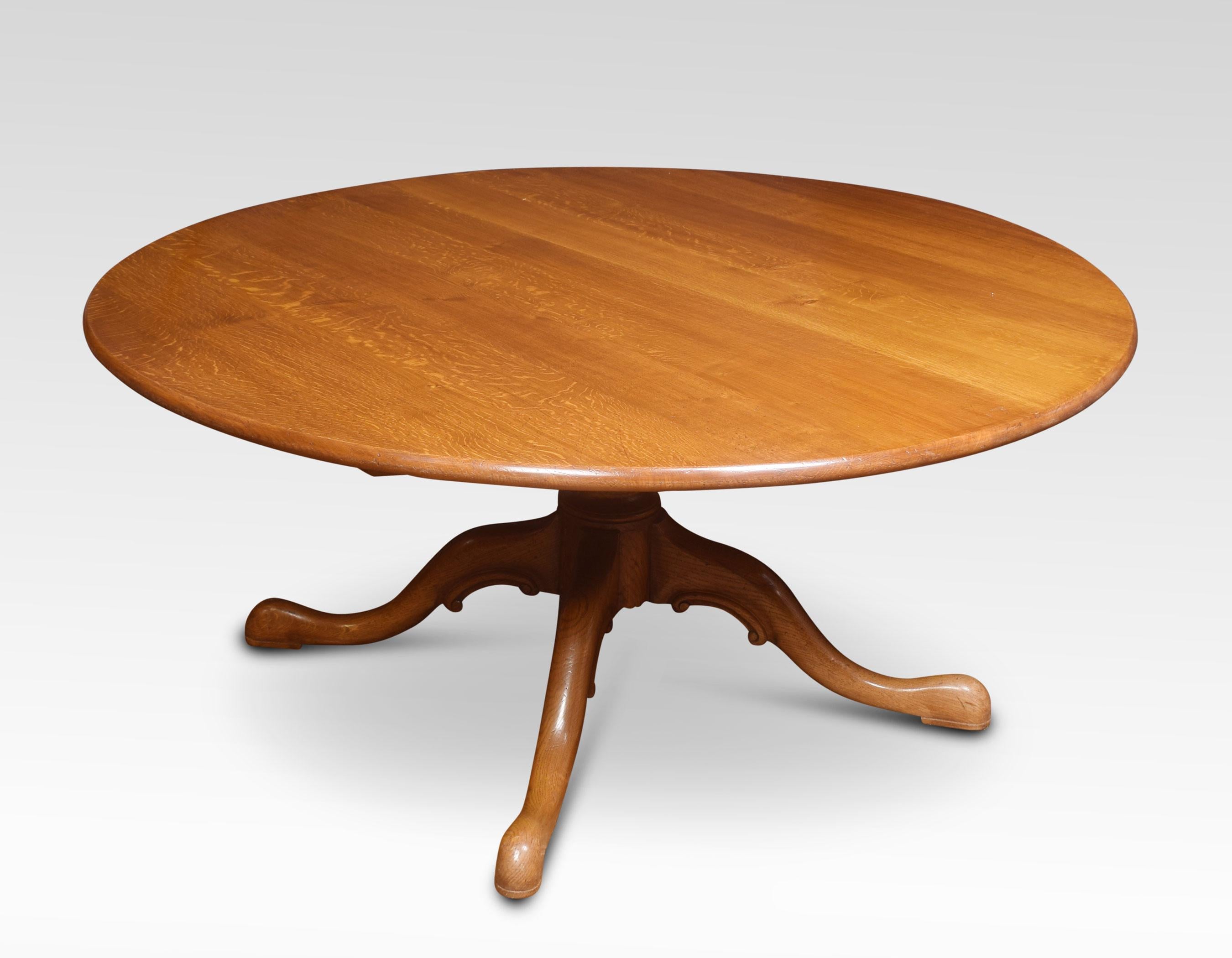 George III style oak dining table, the large circular top above a ring turned pedestal. All raised up on four down swept supports.
Dimensions:
Height 29.5 inches
Width 66 inches
Depth 66 inches.