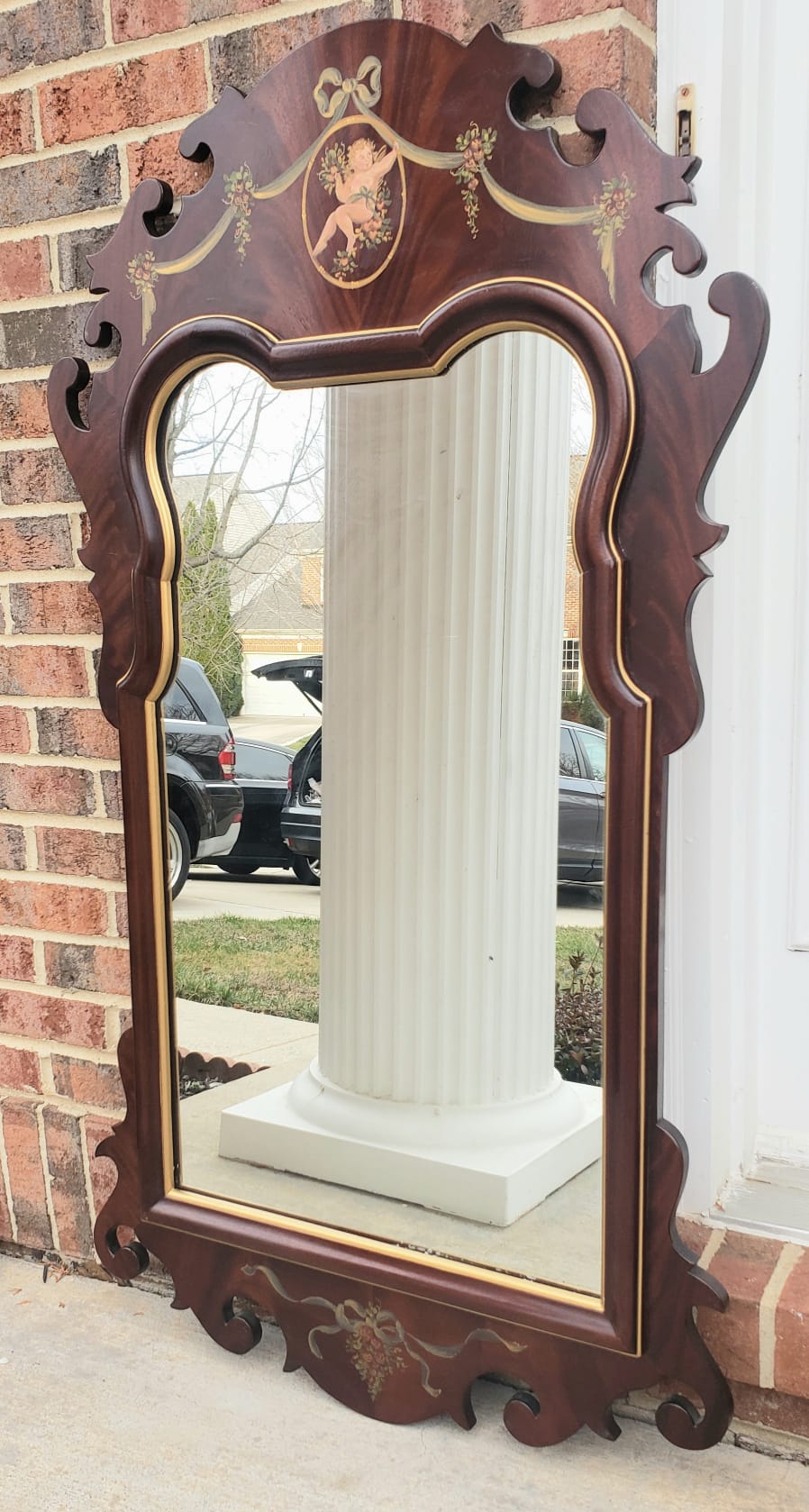 A beautiful George III Painted Mahogany wall Mirror in great vintage condition. Measures 28