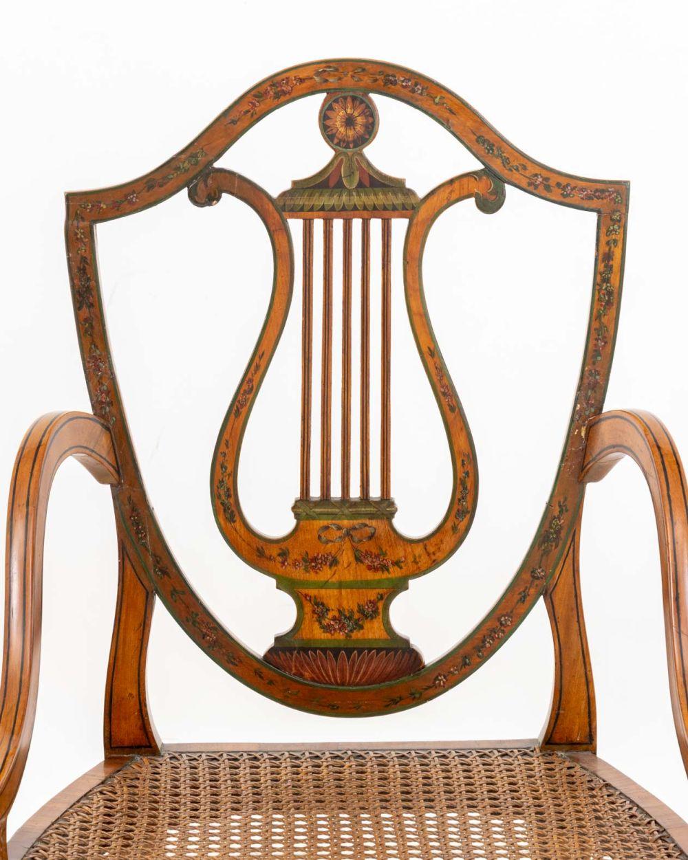 Paire de fauteuils en bois satiné peint de style George III Bon état - En vente à Astoria, NY