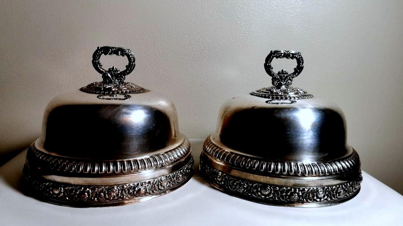 George III Style Pair of English Round Meat Plate Covers in Silver Plated In Good Condition In Prato, Tuscany