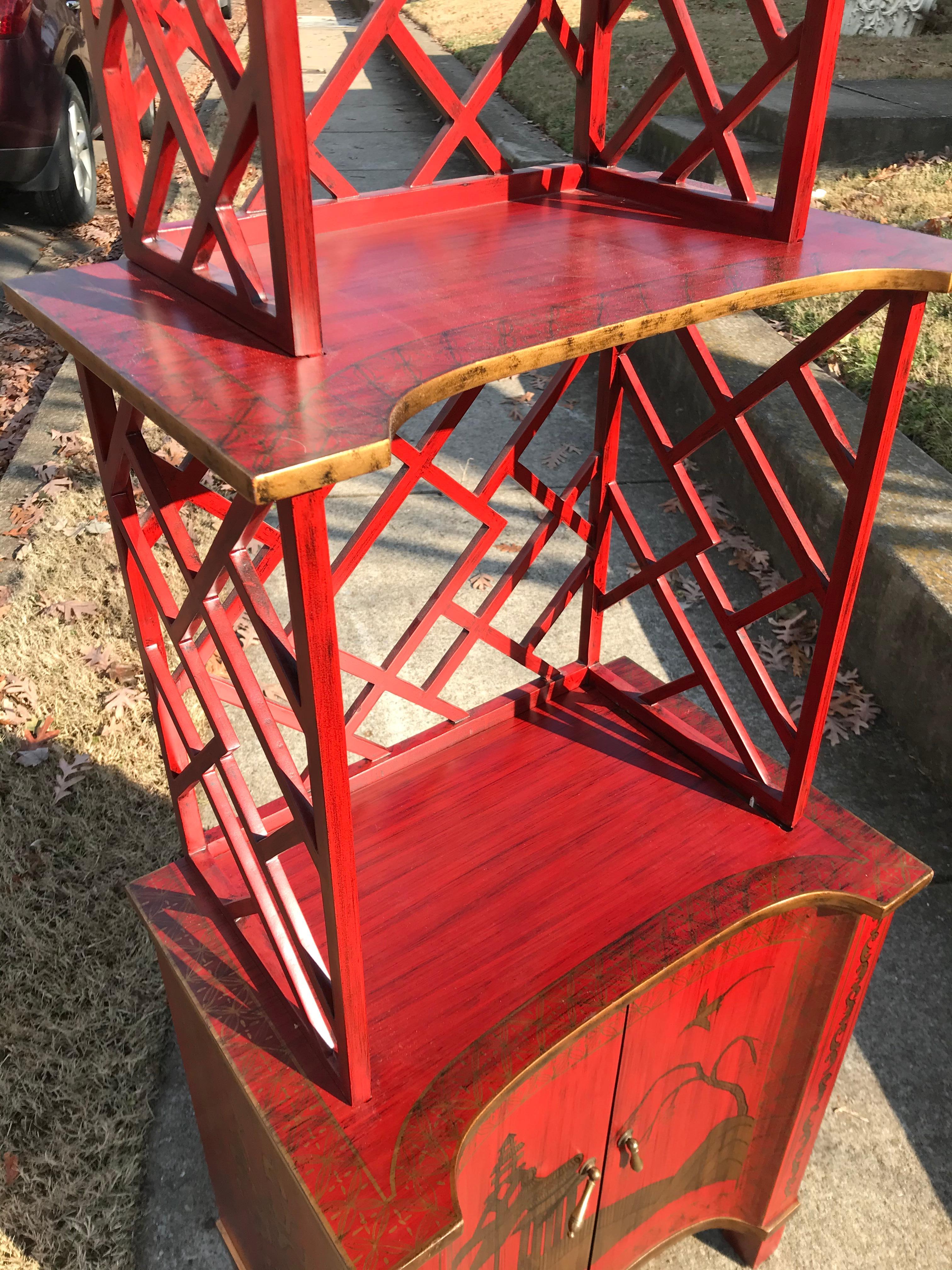 George III Style Red Japanned or Chinoiserie Étagère of Pagoda Form 4