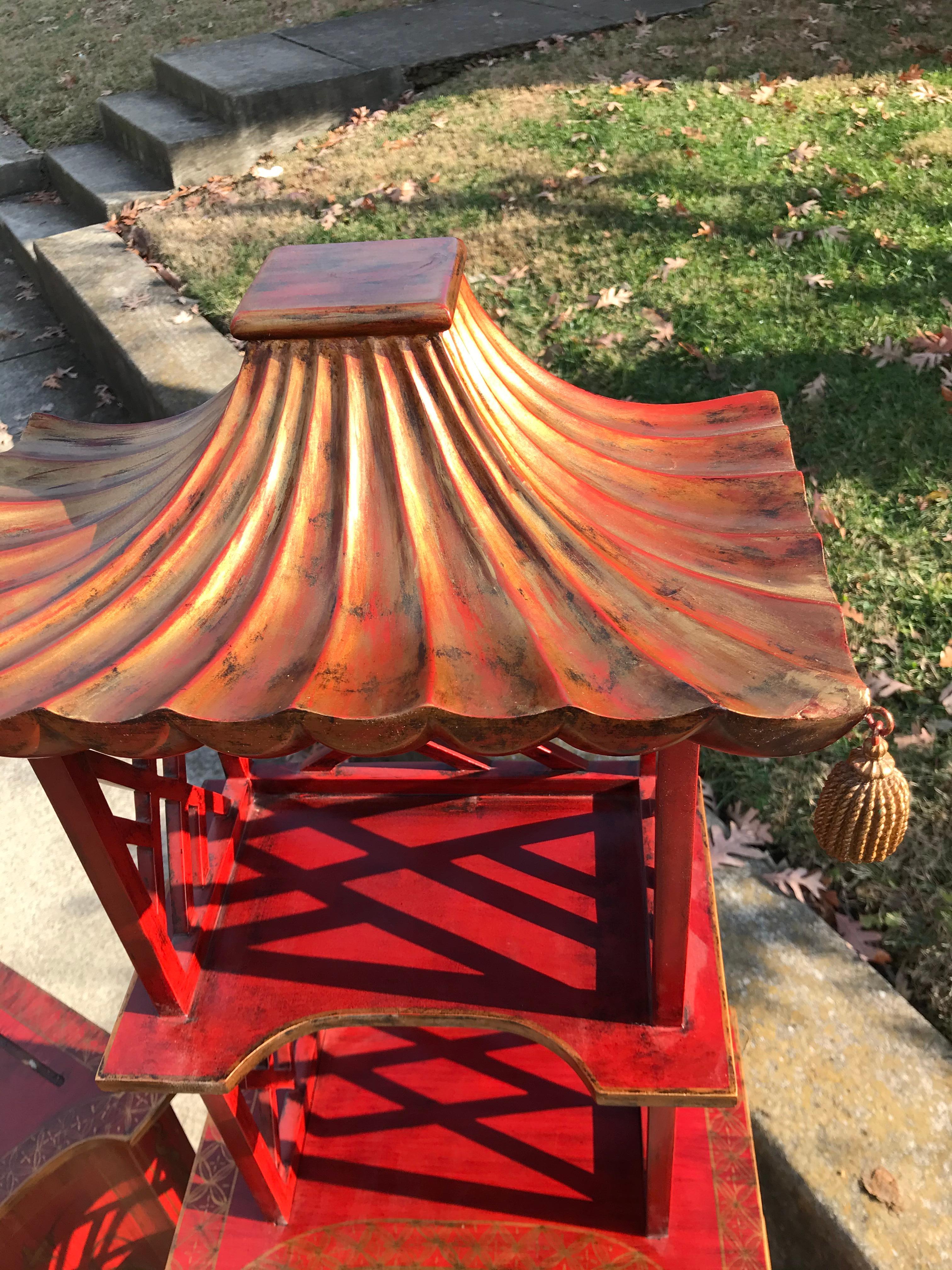 George III Style Red Japanned or Chinoiserie Étagère of Pagoda Form 2