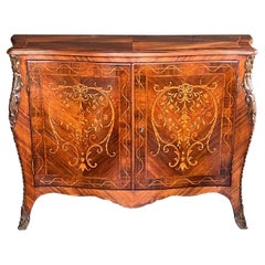 Armadio Bombé intarsiato in legno di palissandro in stile George III di John Cobb