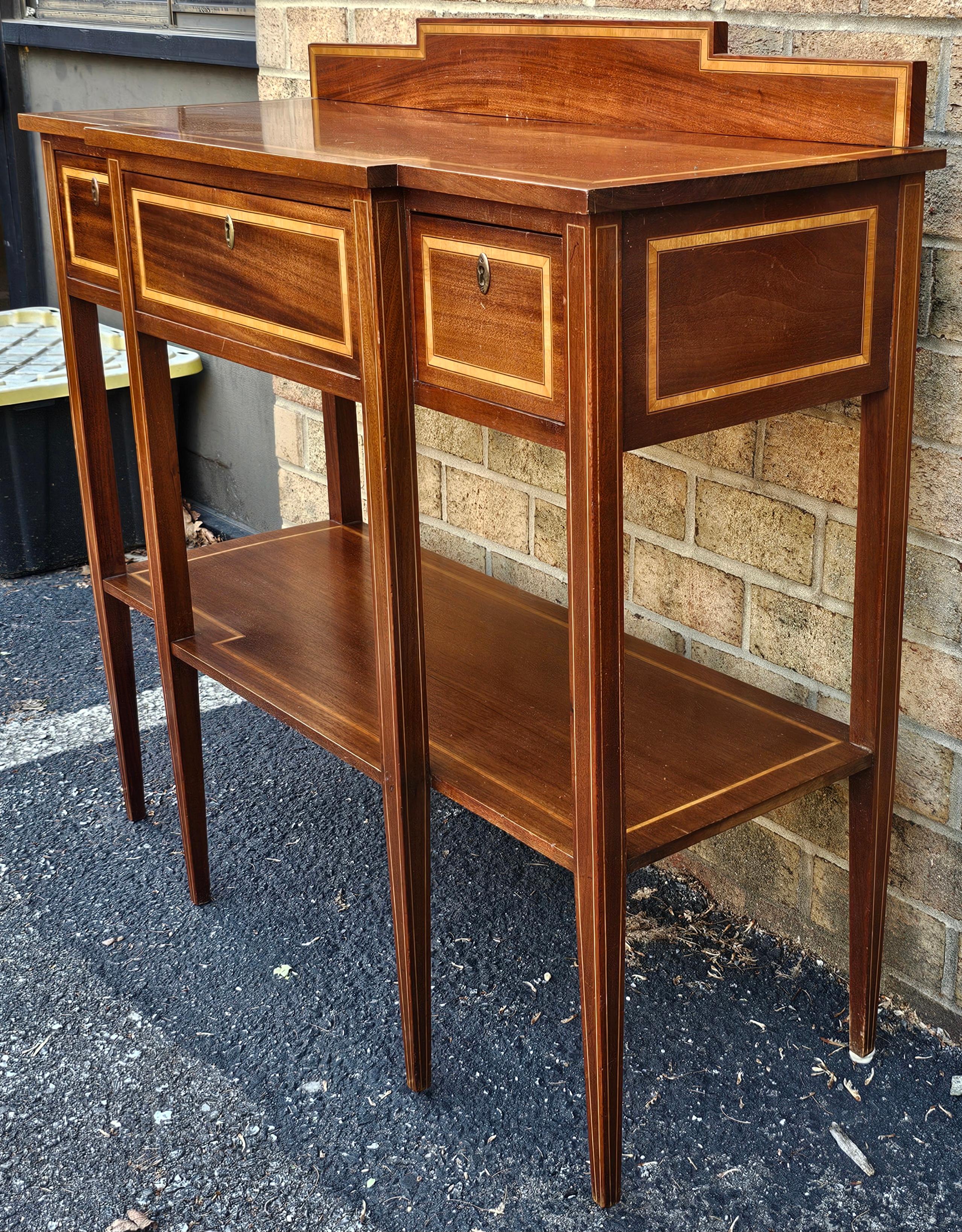 Mesa de servicio de caoba con incrustaciones de madera satinada estilo Jorge III en venta 2