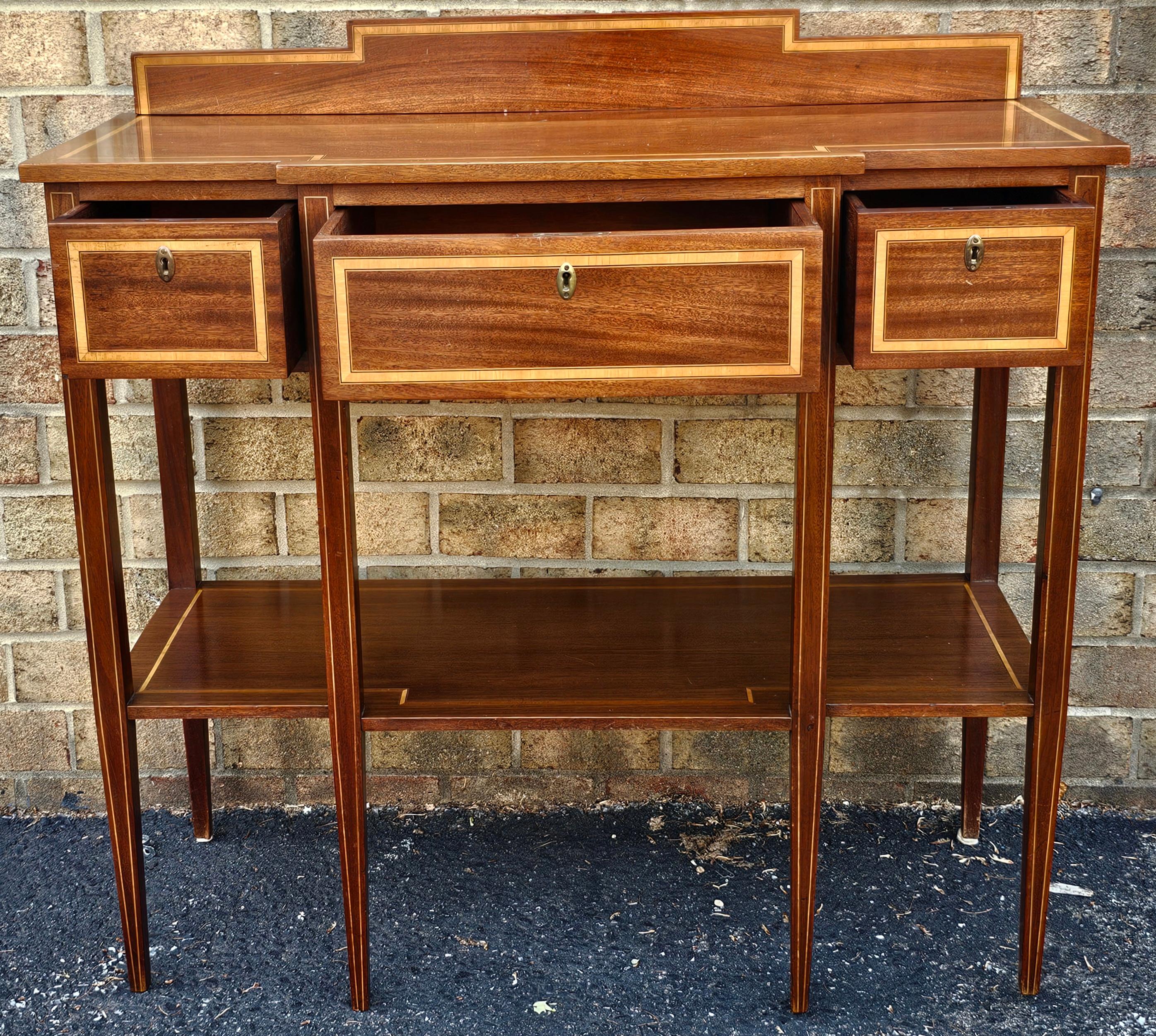 Mesa de servicio de caoba con incrustaciones de madera satinada estilo Jorge III Incrustación en venta