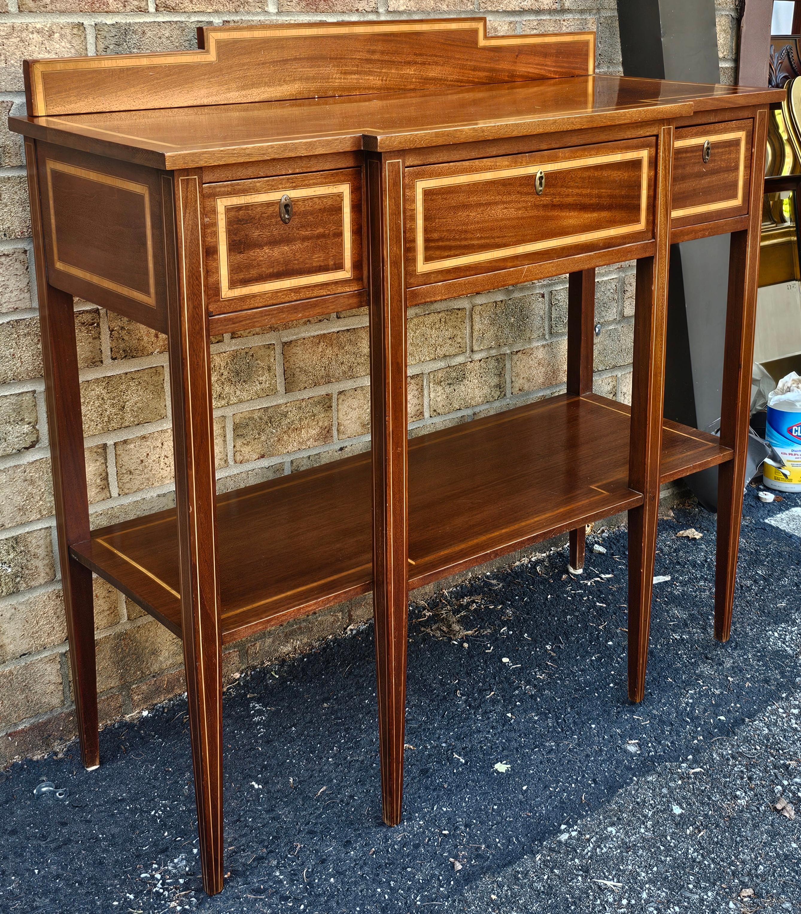 Mesa de servicio de caoba con incrustaciones de madera satinada estilo Jorge III en venta 1