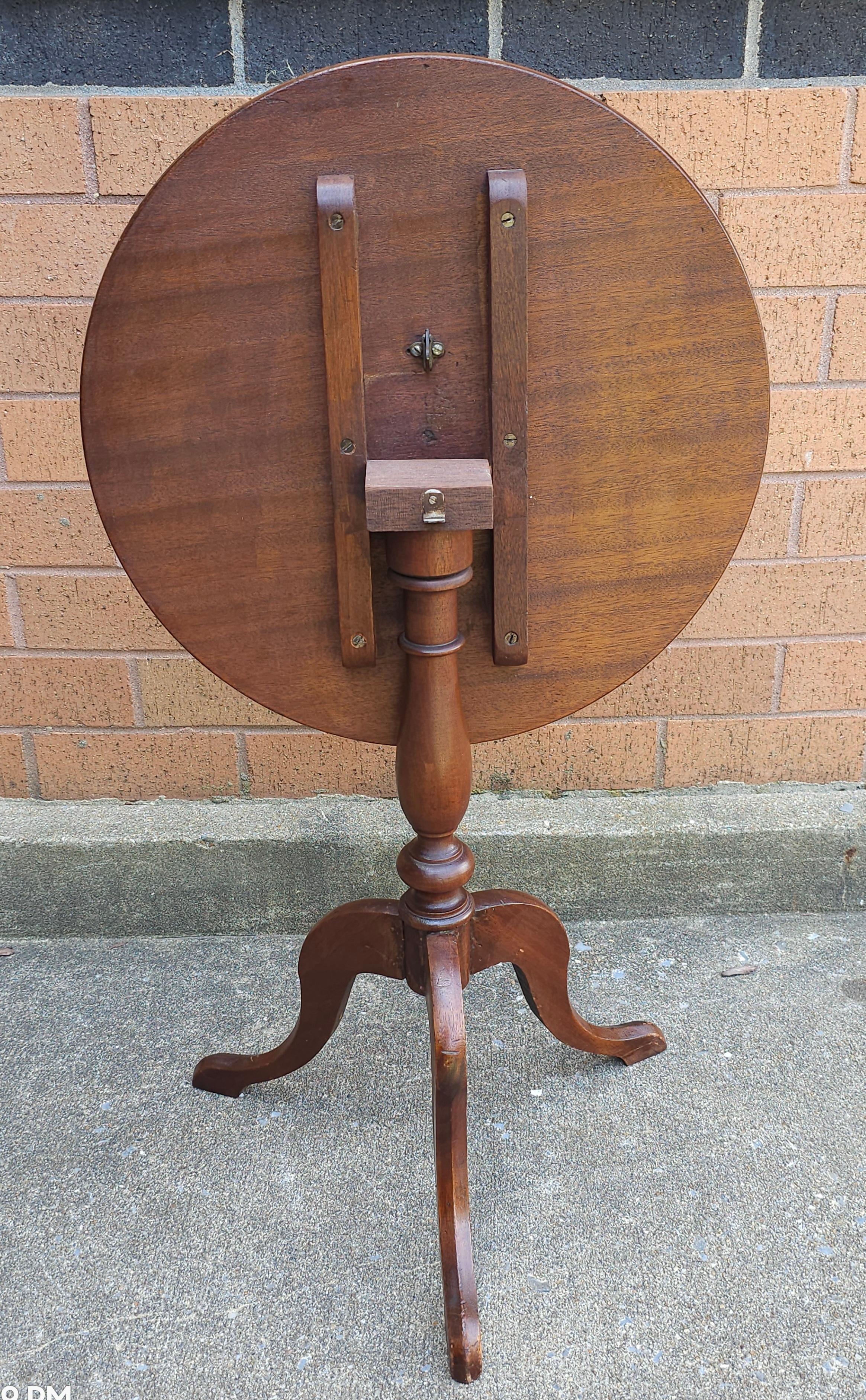 George III Stil Satinholz Intarsien Mahagoni Tilt Top Candle Stand / Beistelltisch (amerikanisch) im Angebot