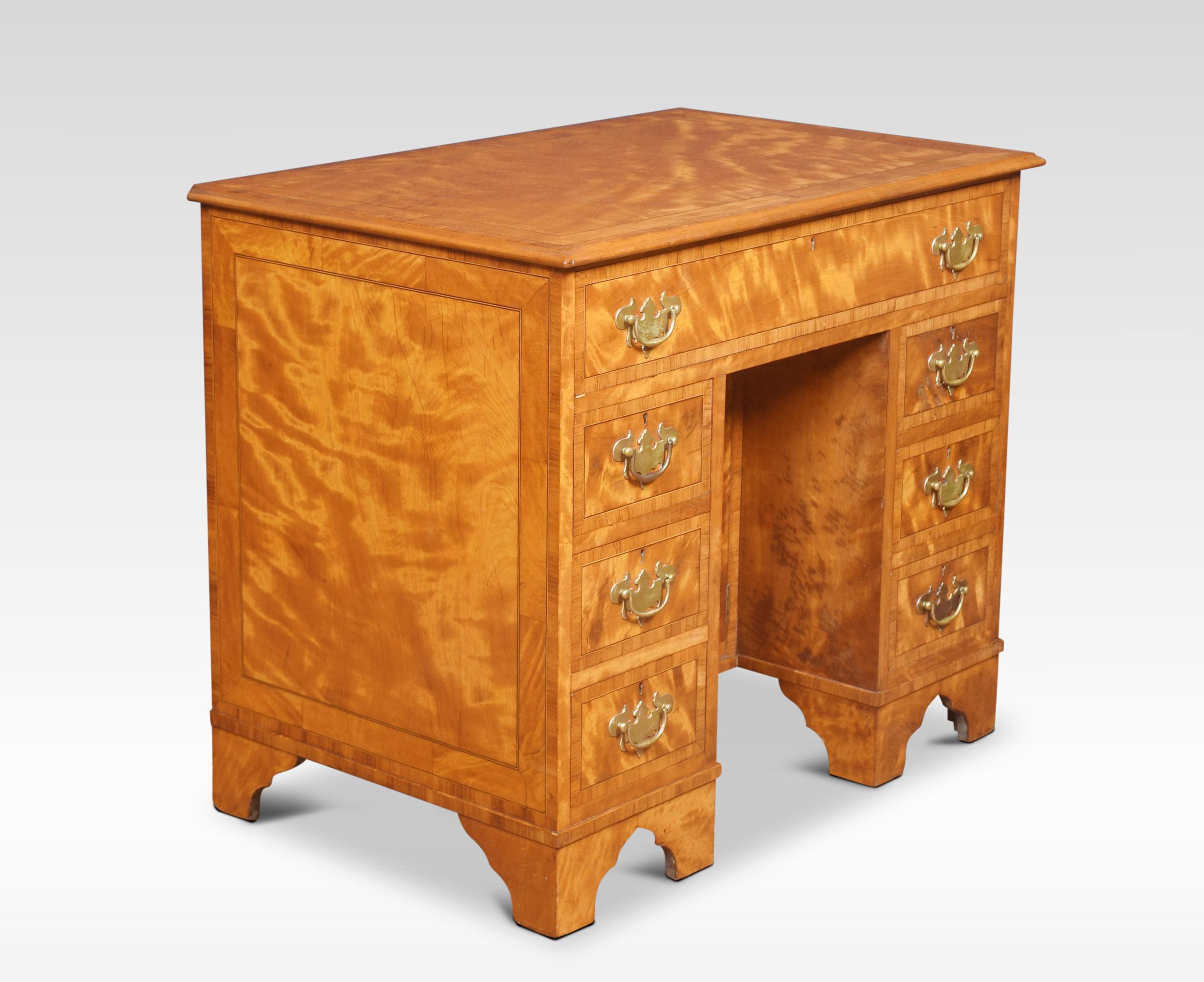 George III Style Satinwood Kneehole Desk In Good Condition For Sale In Cheshire, GB