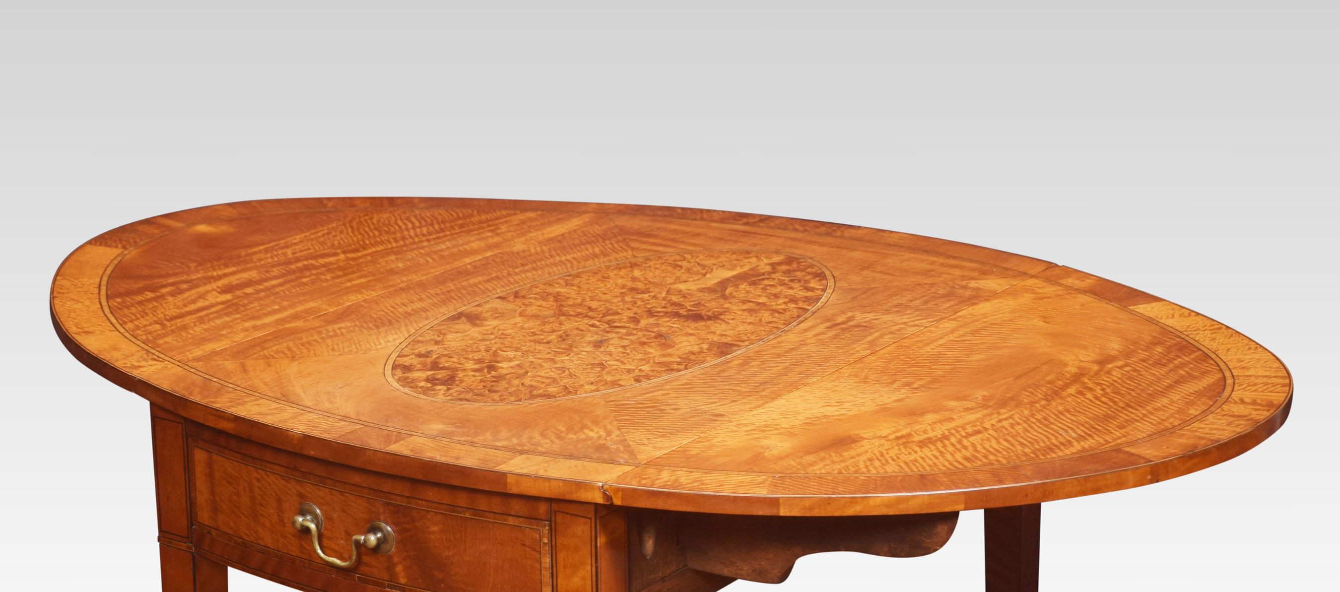 Pembroke-Tisch aus Seidenholz im George-III-Stil (Britisch) im Angebot