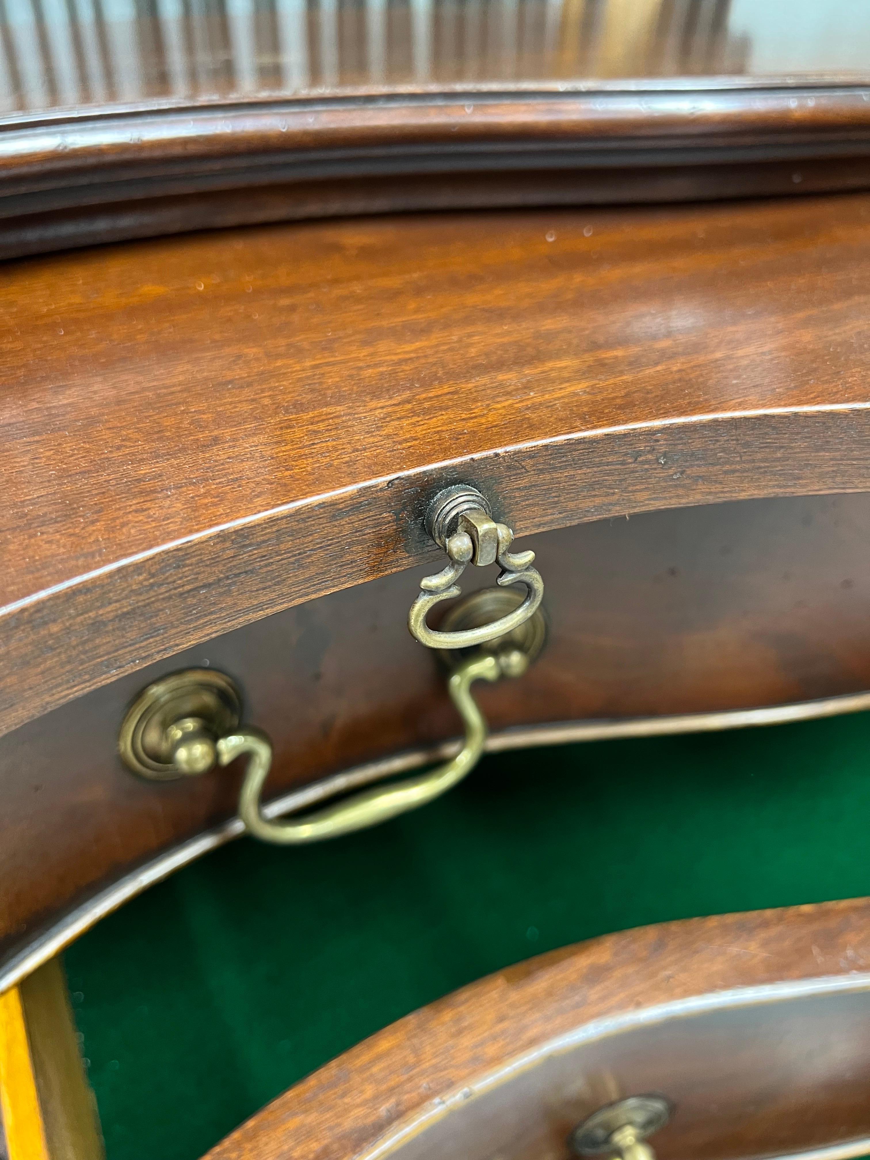 George III Style Serpentine Mahogany Chest of Drawers For Sale 4