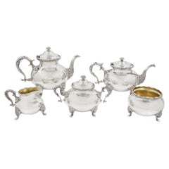 Service à thé et café de cinq pièces en argent sterling de style George III par Whiting