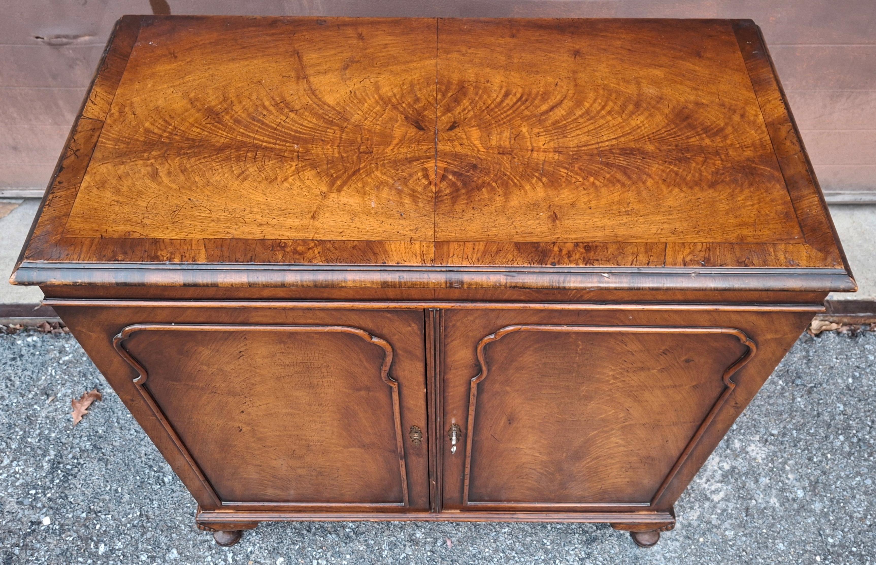 George III Style Crotch Walnut Double Door 4-Drawer Locking Filing Cabinet For Sale 7