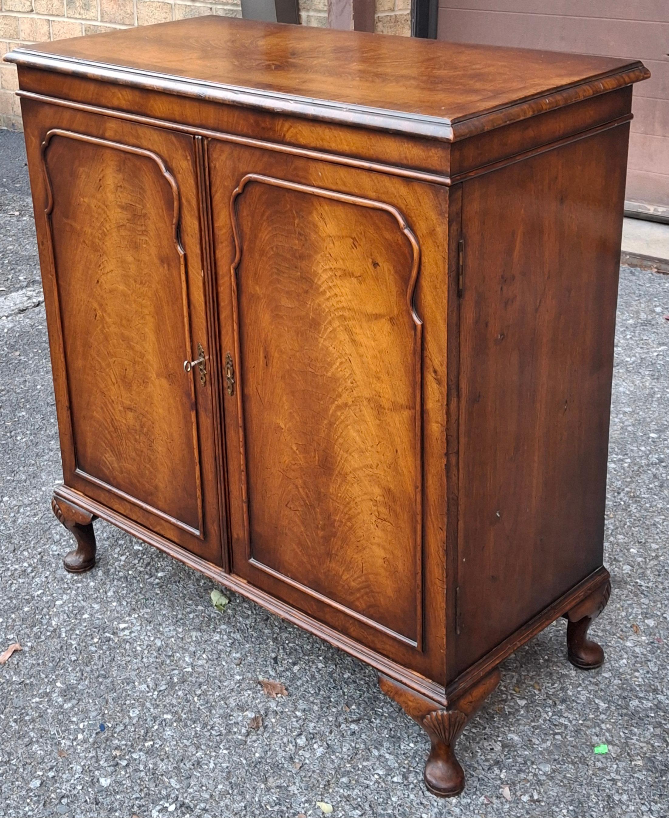 George III Style Crotch Walnut Double Door 4-Drawer Locking Filing Cabinet In Good Condition For Sale In Germantown, MD
