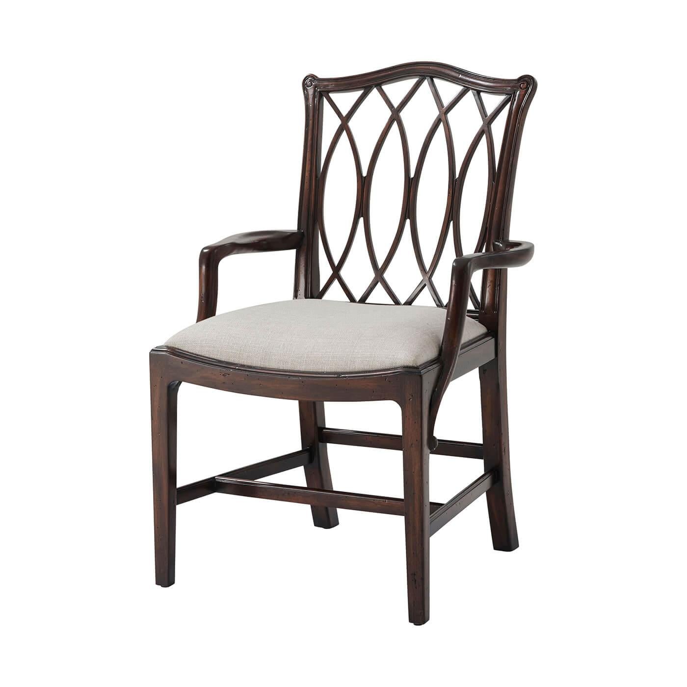 Esstischsessel aus Mahagoni im Stil von George III. mit schlangenförmiger Schiene und verflochtener Rückenlehne, über einem gepolsterten Sitz mit Wölbung, auf abgeschrägten Beinen. Das Original von George III. um 1780.
Abmessungen: 25