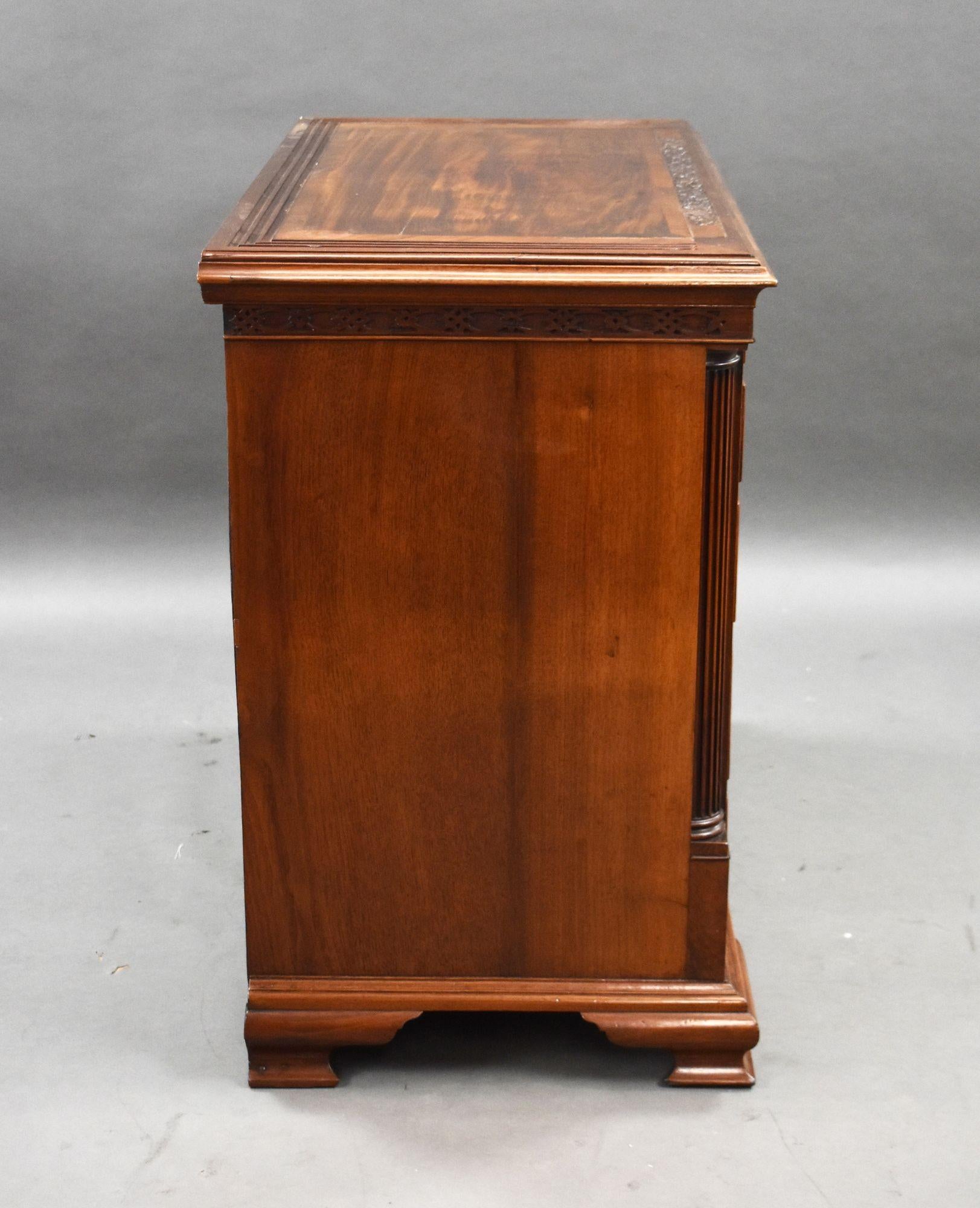 George III Walnut Chest of Drawers In Good Condition For Sale In Chelmsford, Essex
