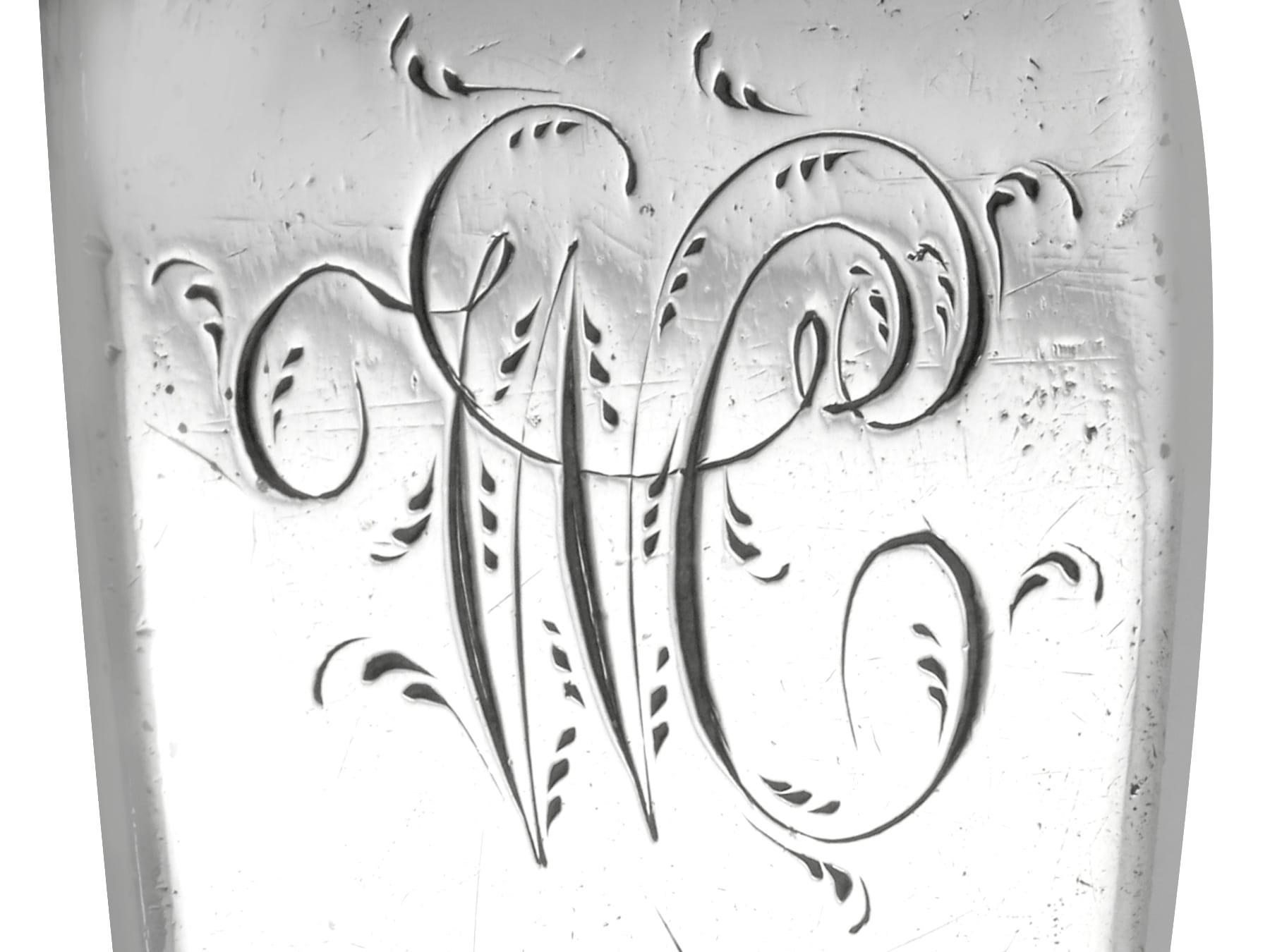 George III York Sterling Silver Old English Pattern Gravy Straining Spoon (1790) For Sale 2
