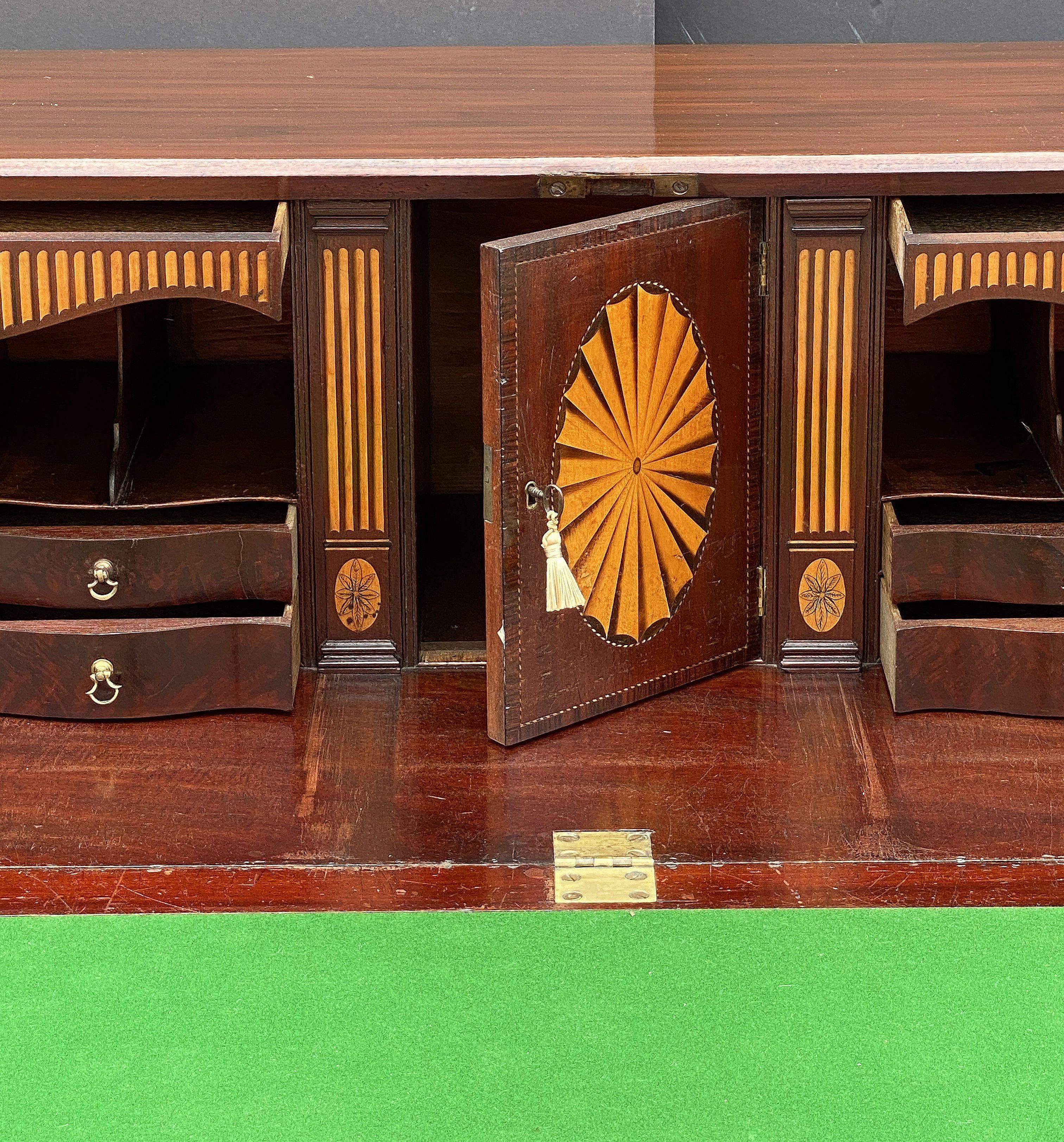 George IIII Bureau Desk or Secretary Chest of Mahogany from the 18th Century in vendita 1