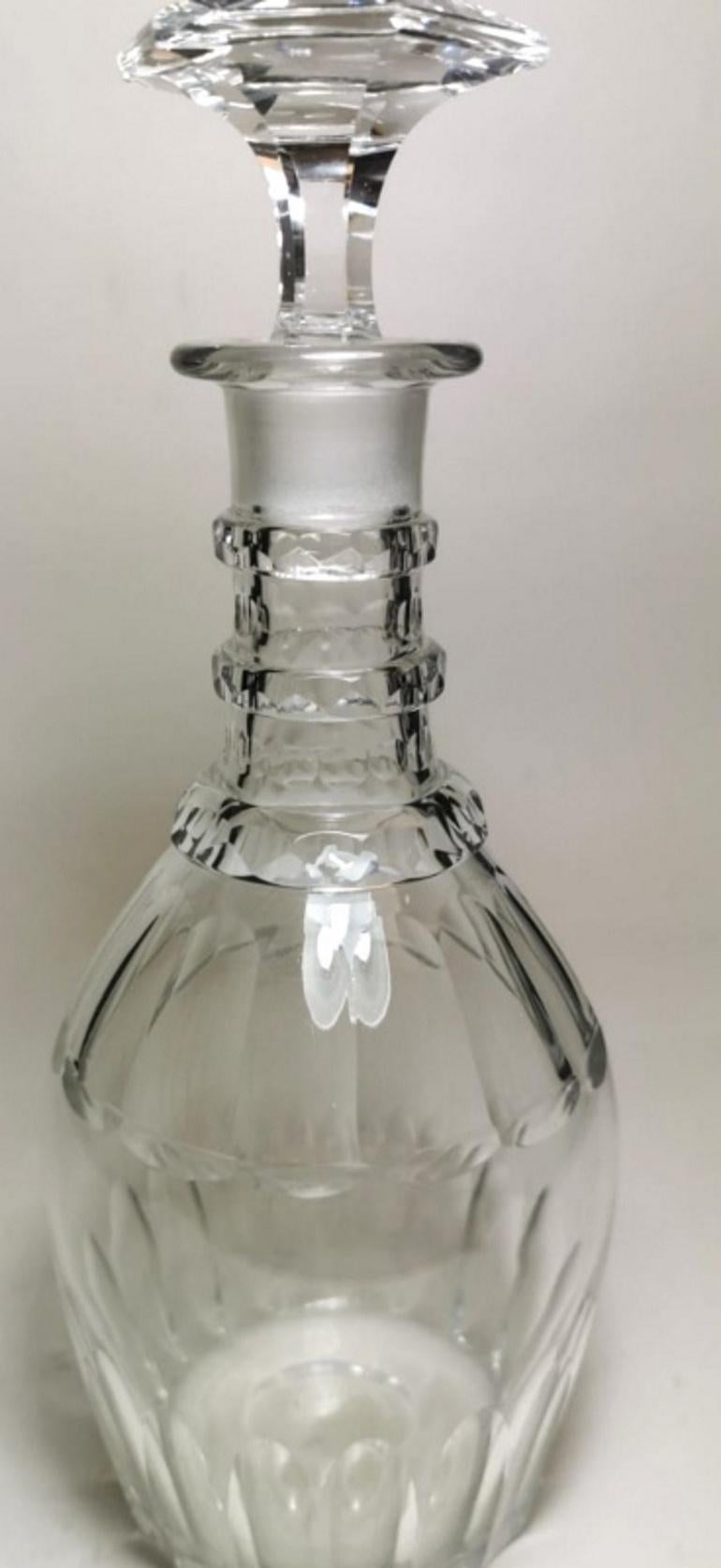 Beautiful and elegant decanter bottle; it was made in England between 1820 and 1824 during the reign of George IV; the crystal was completely cut and ground by hand by a skilled master craftsman with a Classic design, simple and linear but of high