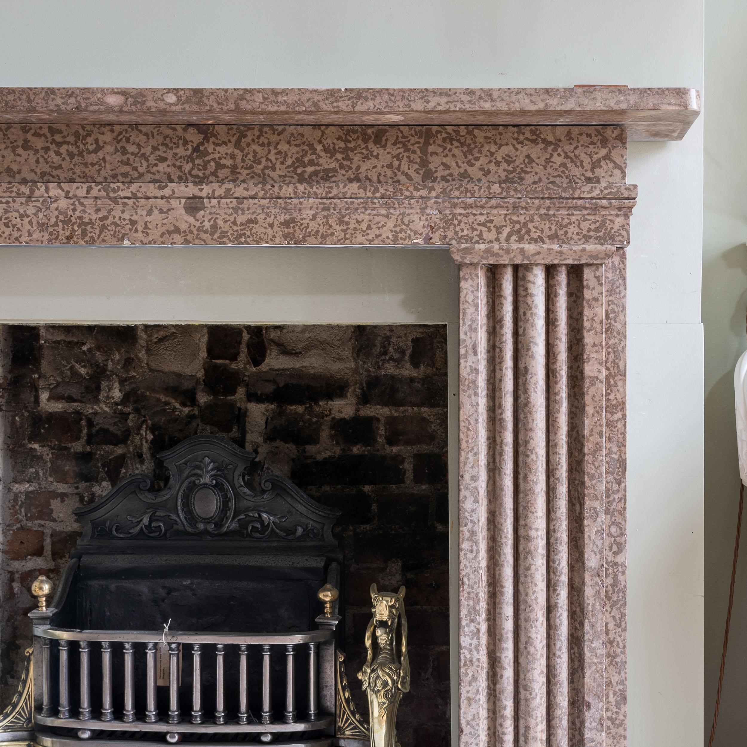 A George IV Derbyshire limestone fireplace, the frieze with plain shelf on deep-moulded jambs and square footblocks.

Measures : Opening width 91.5 cm x 101.5 cm high, outside jamb to jamb width 146 cm.