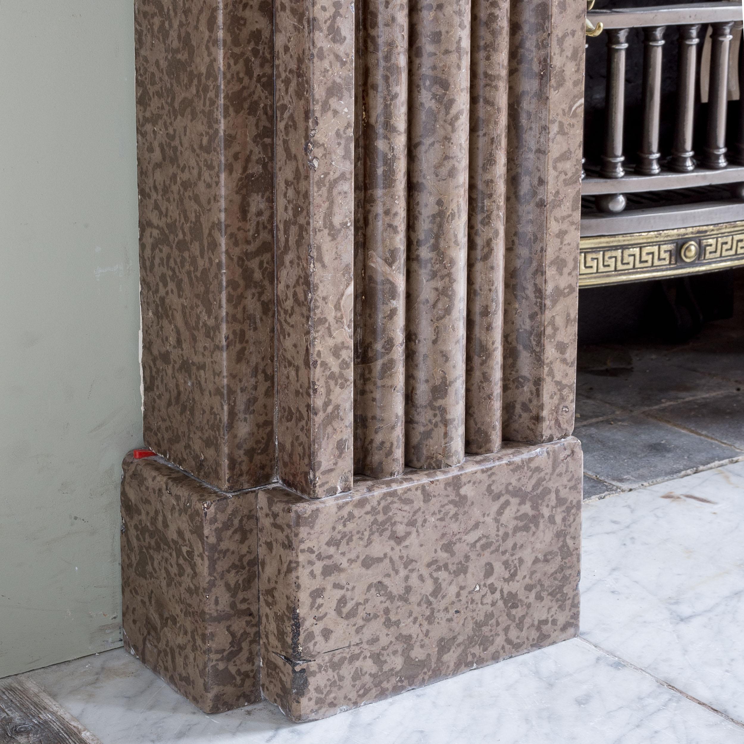 Cheminée George IV en pierre calcaire du Derbyshire Bon état - En vente à London, GB