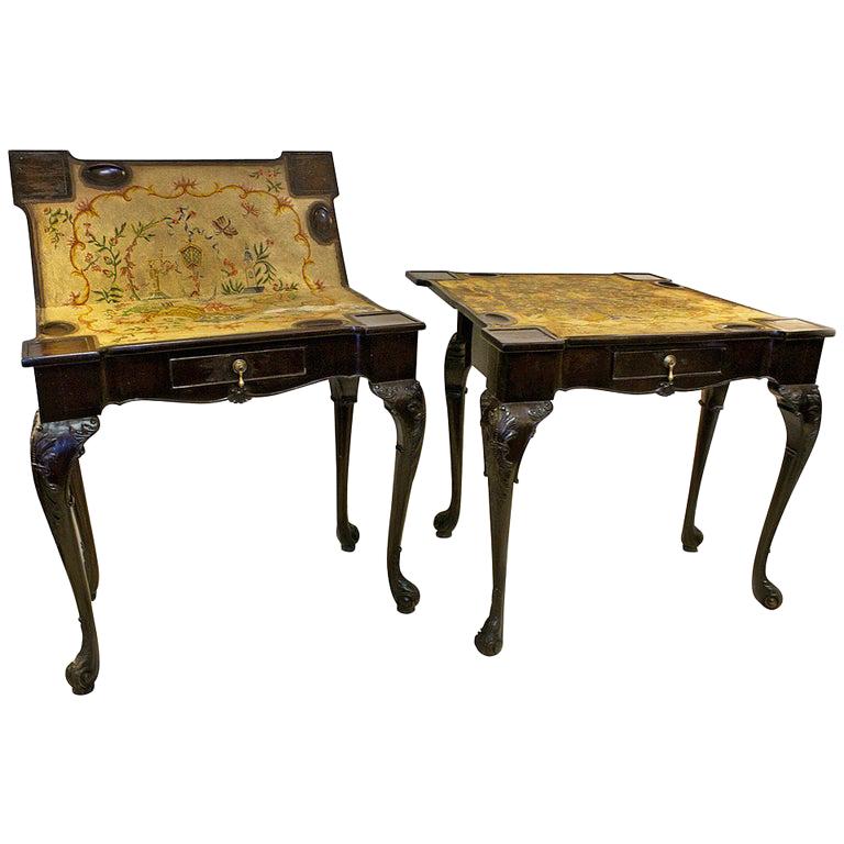 Paar Spieltische aus der George-II-Periode mit Chinoiserie-Motiv und Petit Point-Platten