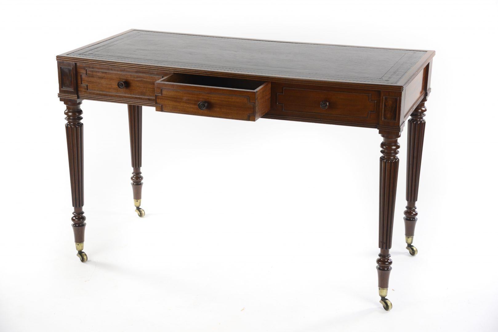 George IV Gillows Mahogany Writing Table In Good Condition In Northwich, GB
