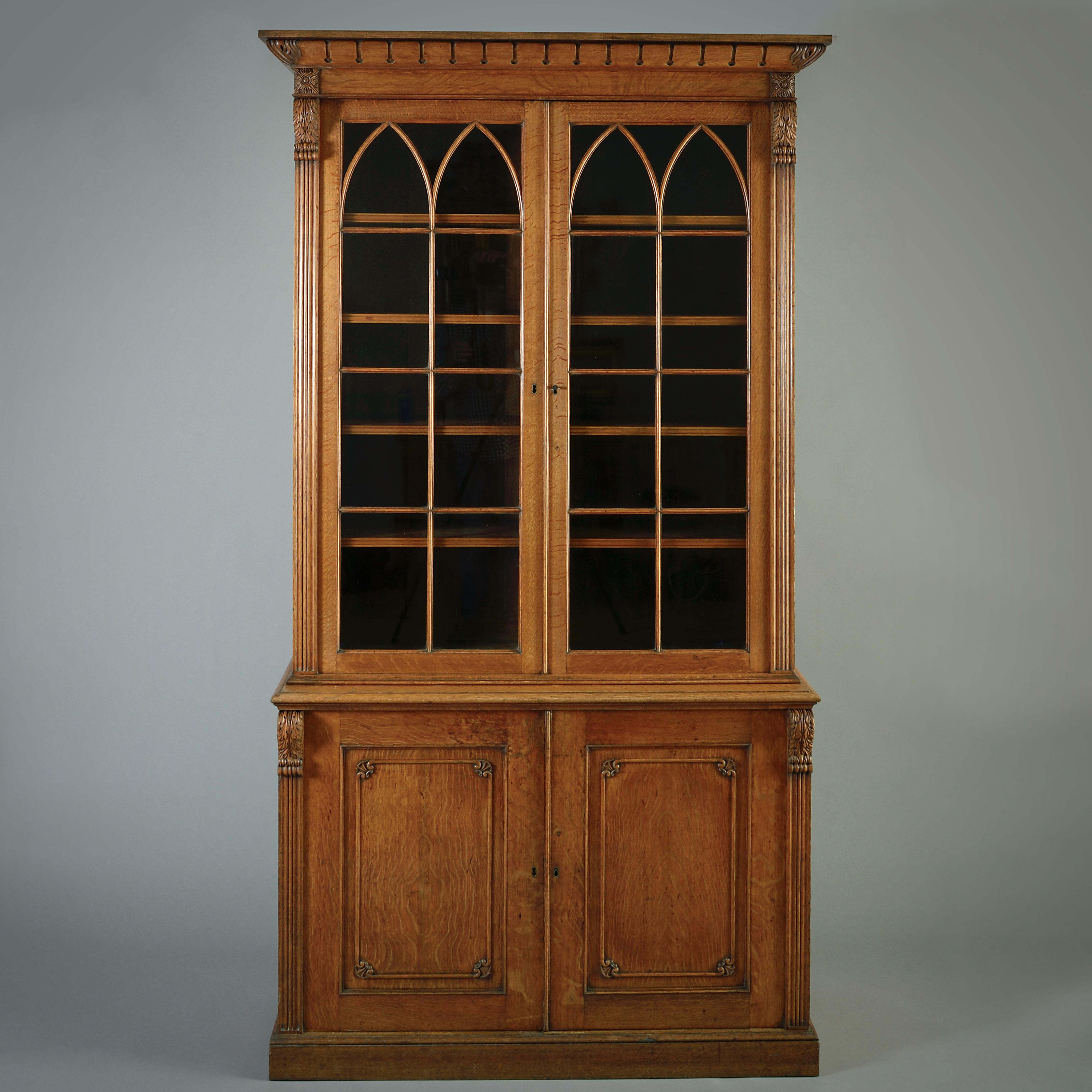 George IV Gothic Golden Oak Bookcase In Good Condition For Sale In London, GB