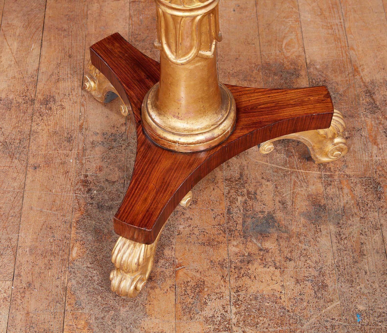 Doré Table tripode en bois de roi George IV en vente