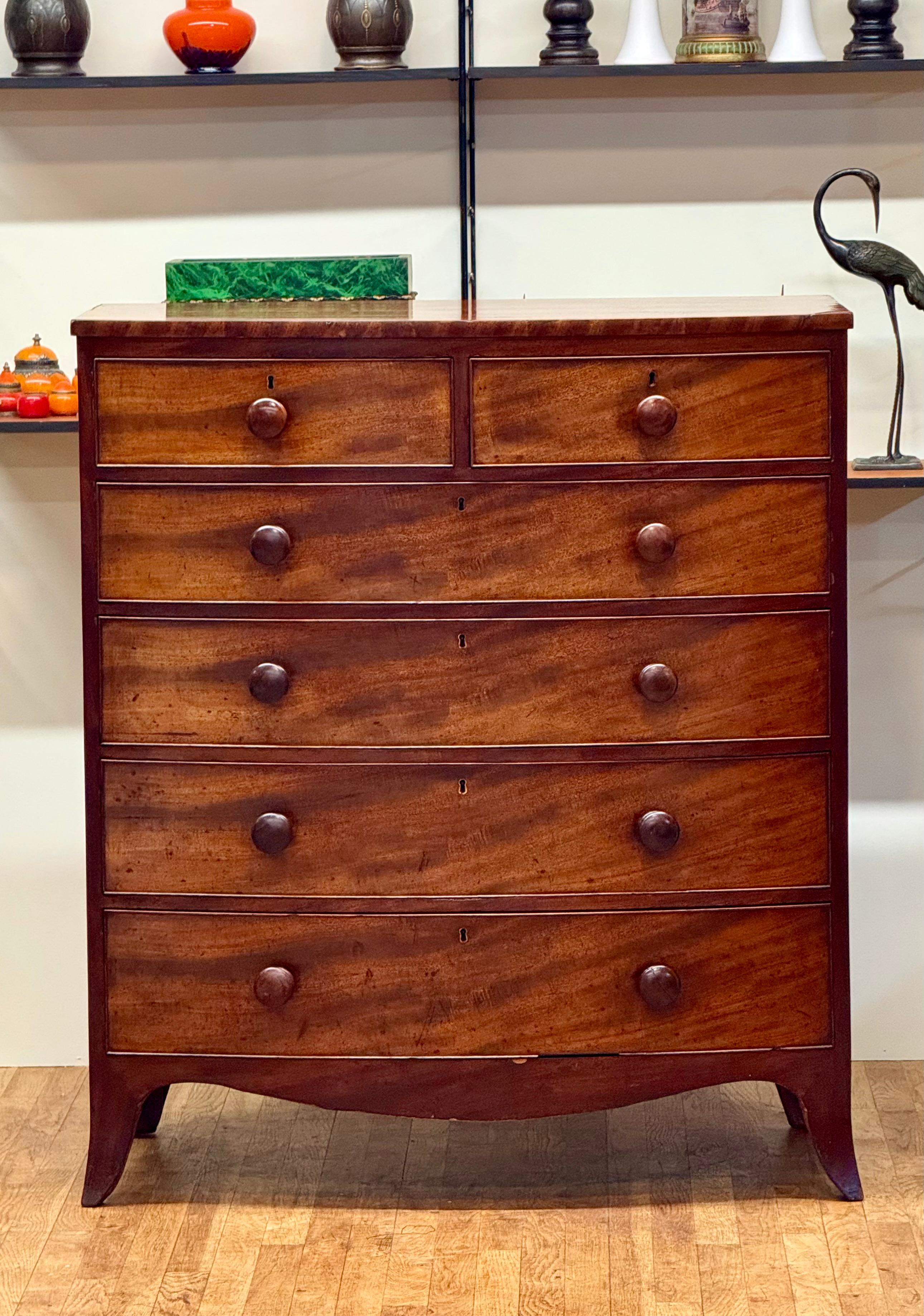 Rare Georgian Serpentine-Front Mahogany Chest of Drawers, c. 1800 For Sale 5