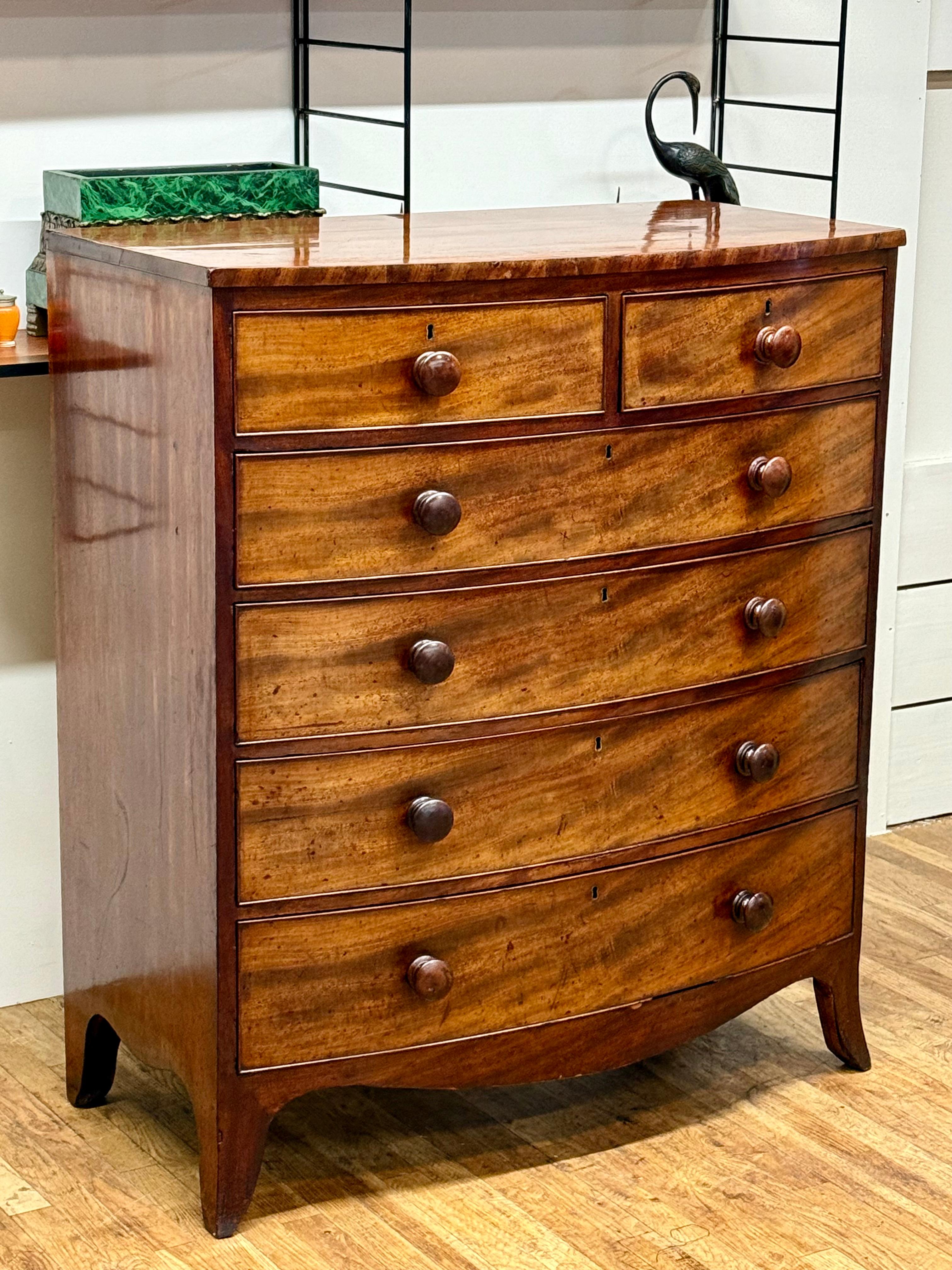 Rare Georgian Serpentine-Front Mahogany Chest of Drawers, c. 1800 For Sale 6