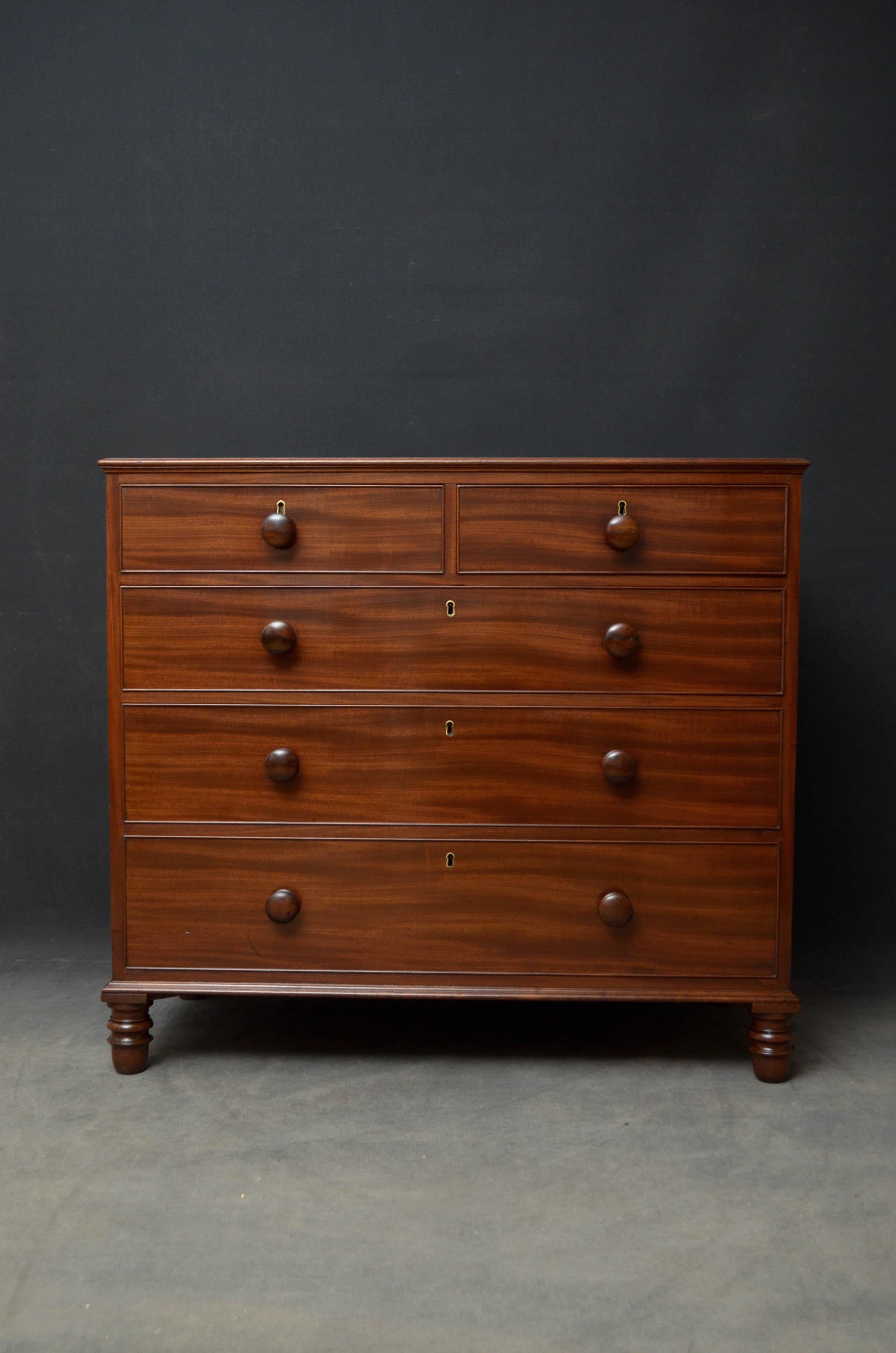 Sn4728, superb quality George IV mahogany chest of drawers, having figured mahogany top above 2 short over 3 long graduated and cockbeaded drawers, all fitted with original turned knobs, standing on turned feet. This antique chest of drawers has