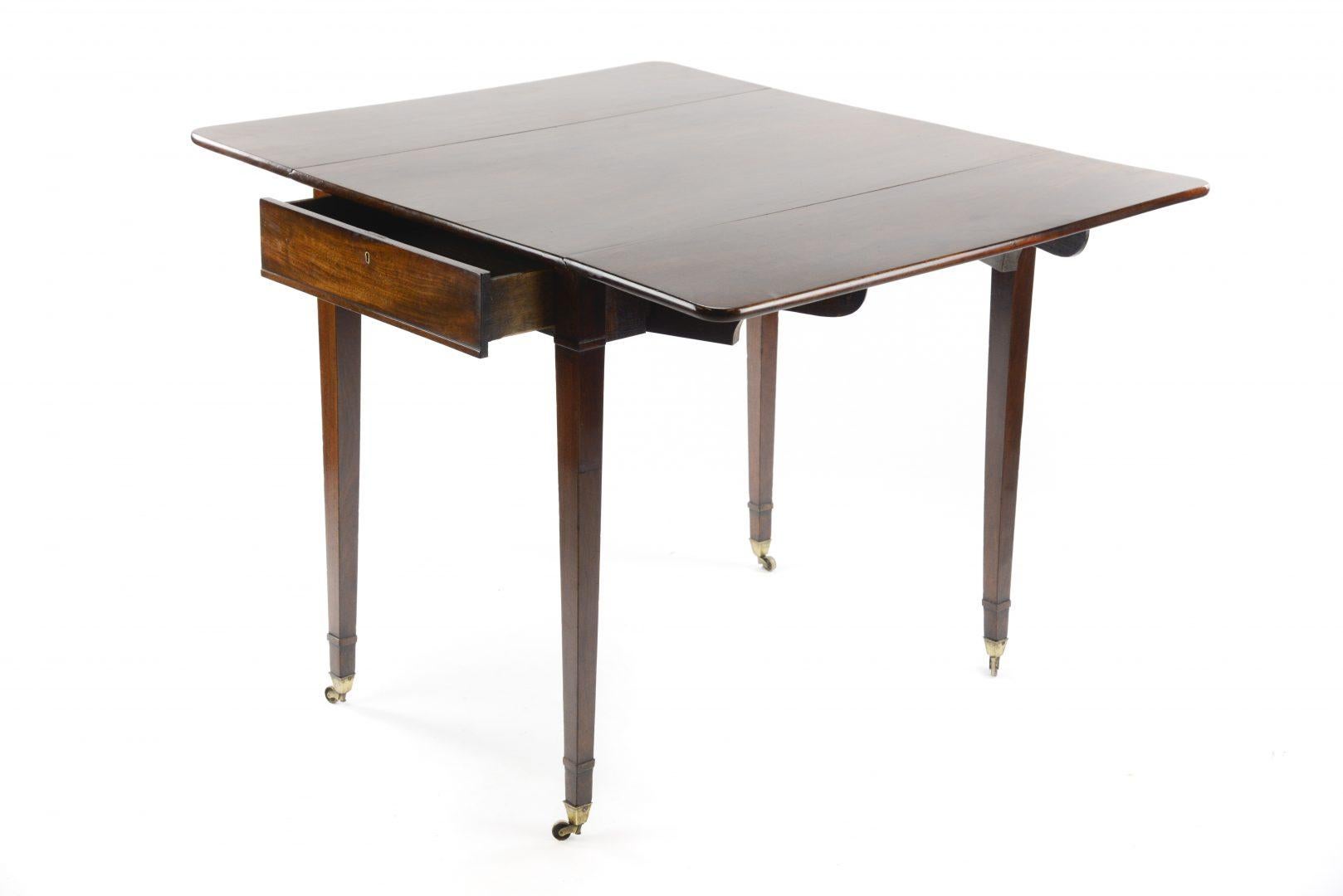 A George IV mahogany Pembroke table by Gillows, with plain top, fitted one frieze drawer, on turned and reeded legs and castors, (signed to the drawer).

Gillows of Lancaster and London, also known as Gillow & Co., was an English furniture making
