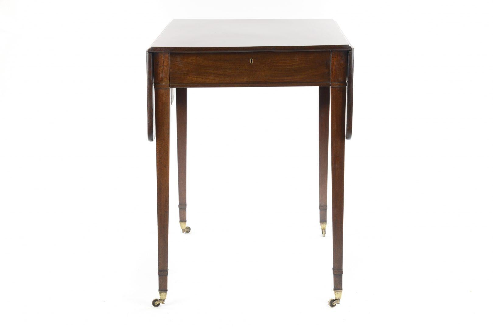 George IV Mahogany Pembroke Table by Gillows In Good Condition In Northwich, GB