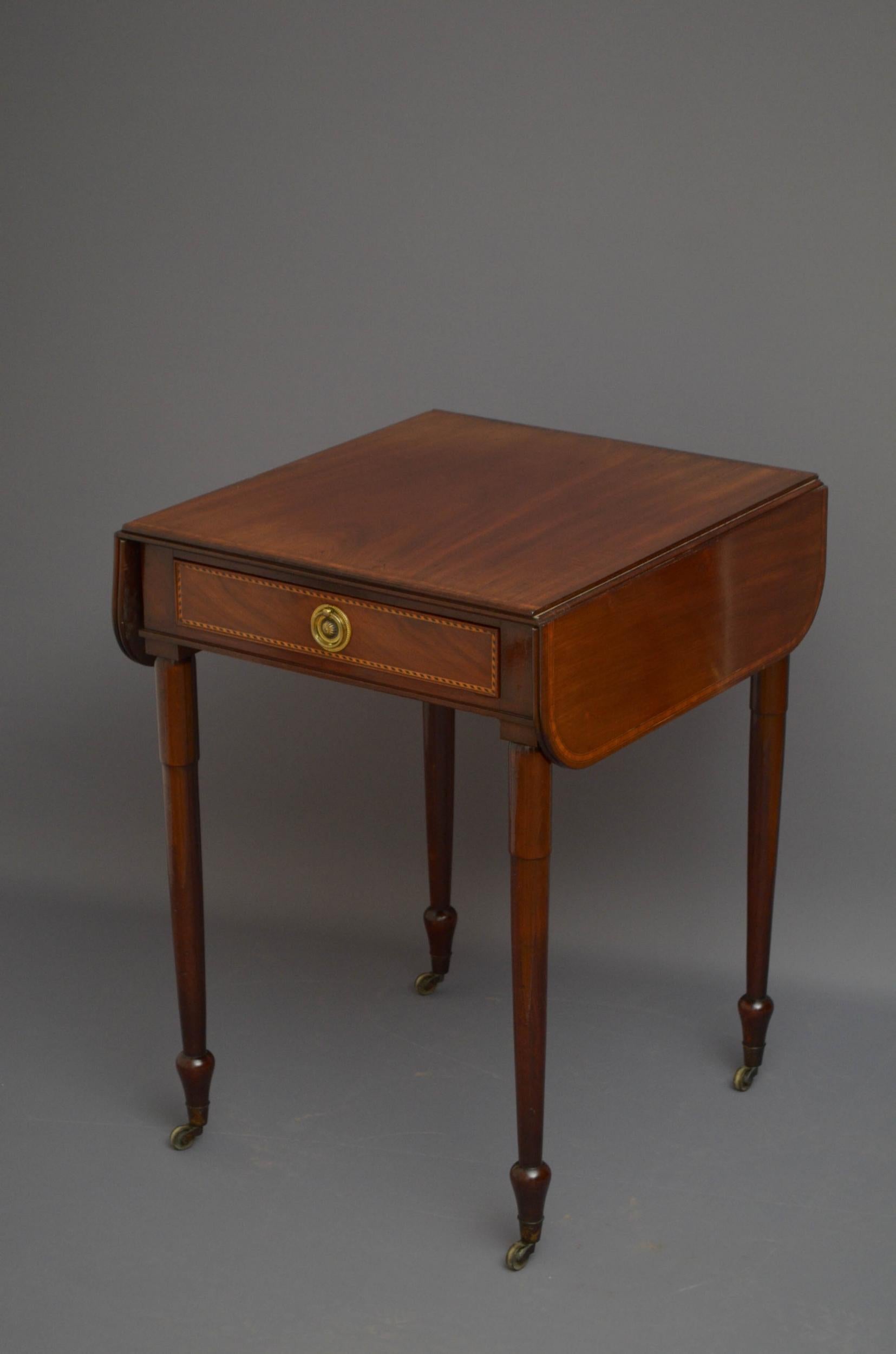Sn5039 fine quality George IV mahogany and inlaid Pembroke table, having a satinwood crossbanded drop leaf top above a satinwood inlaid drawer fitted with brass handle, standing on turned, slender legs terminating in original brass castors. This