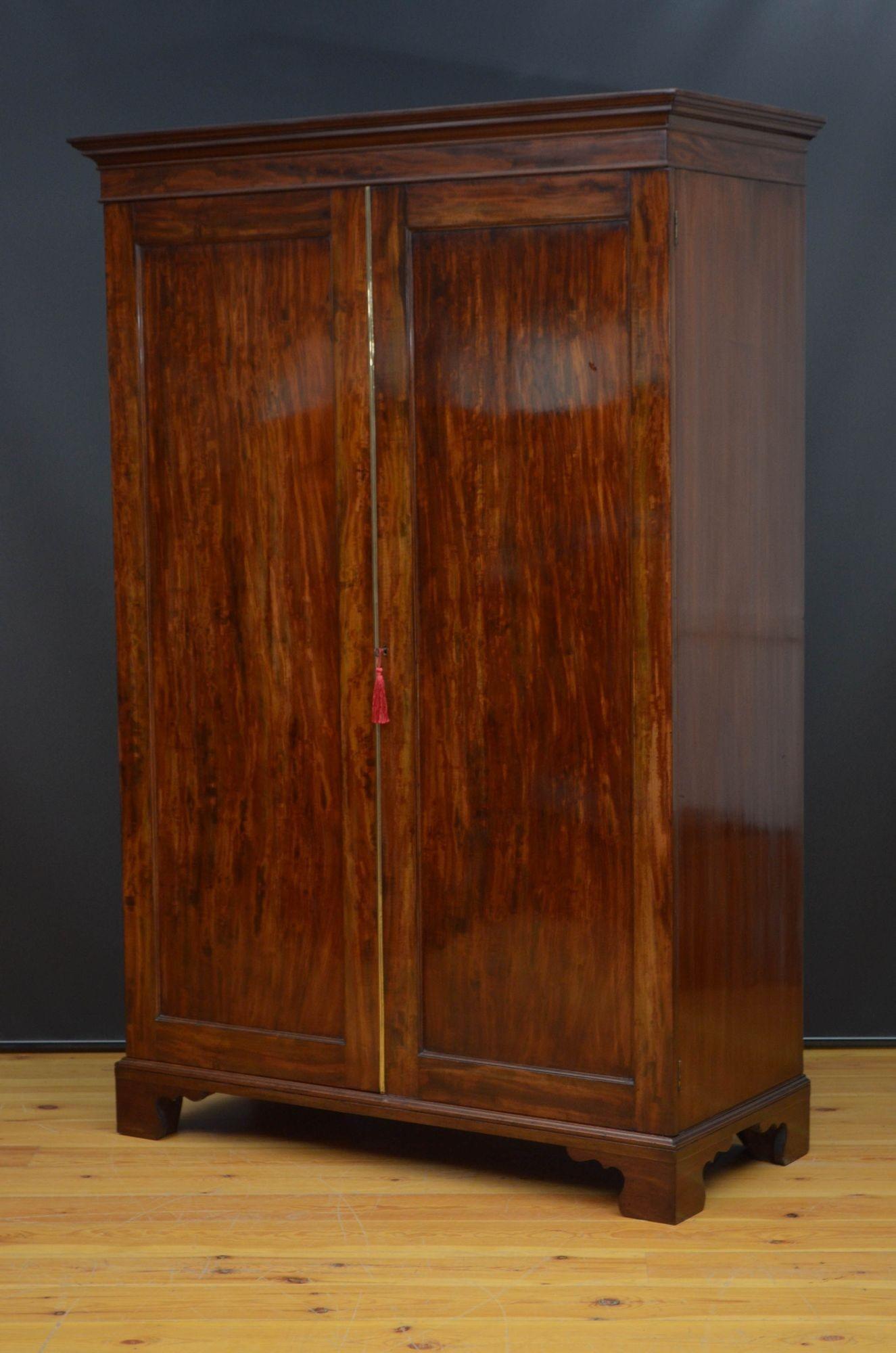 George IV Mahagoni Kleiderschrank mit zwei Türen im Angebot 9