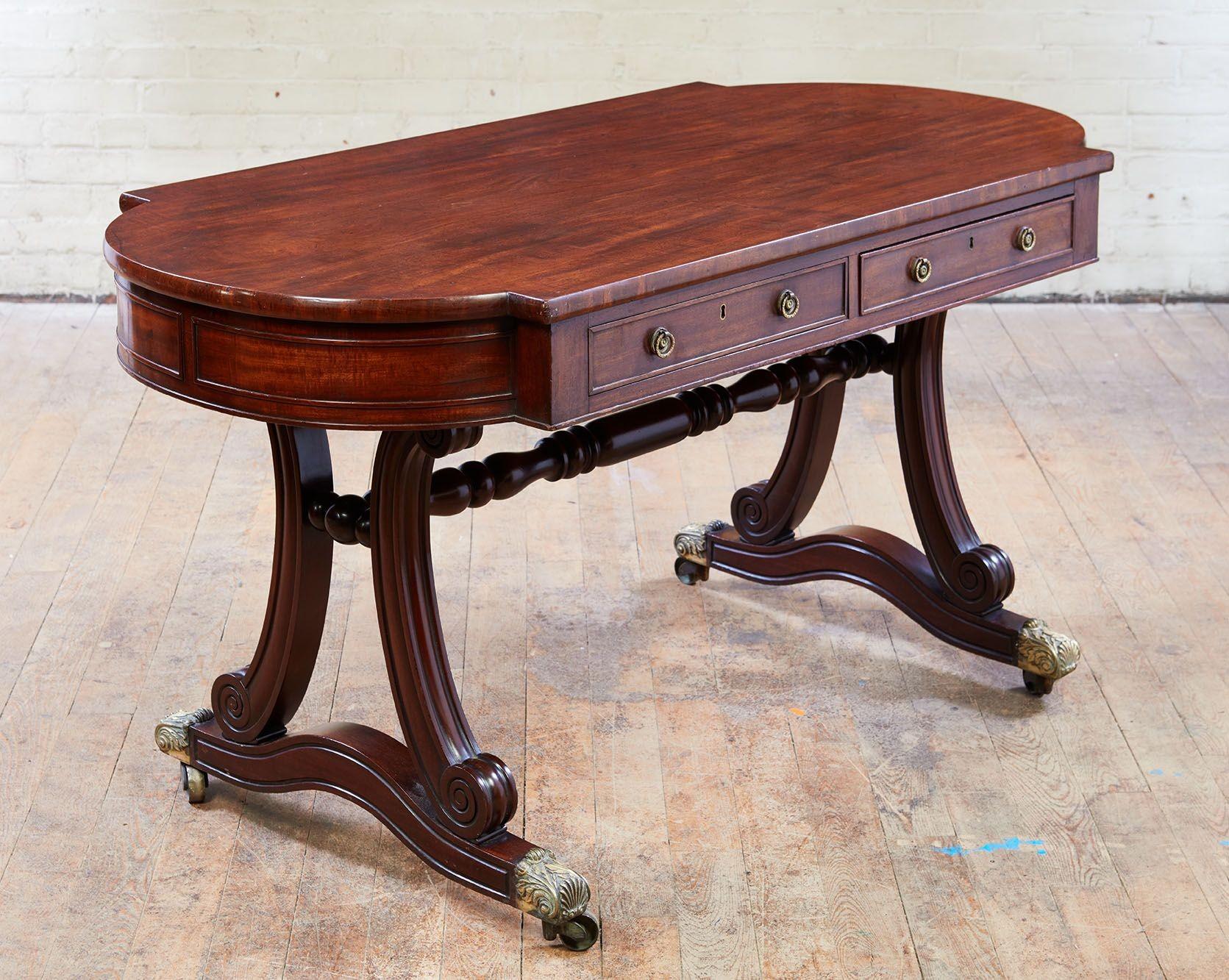 Travail du bois Table à écrire en acajou George IV en vente