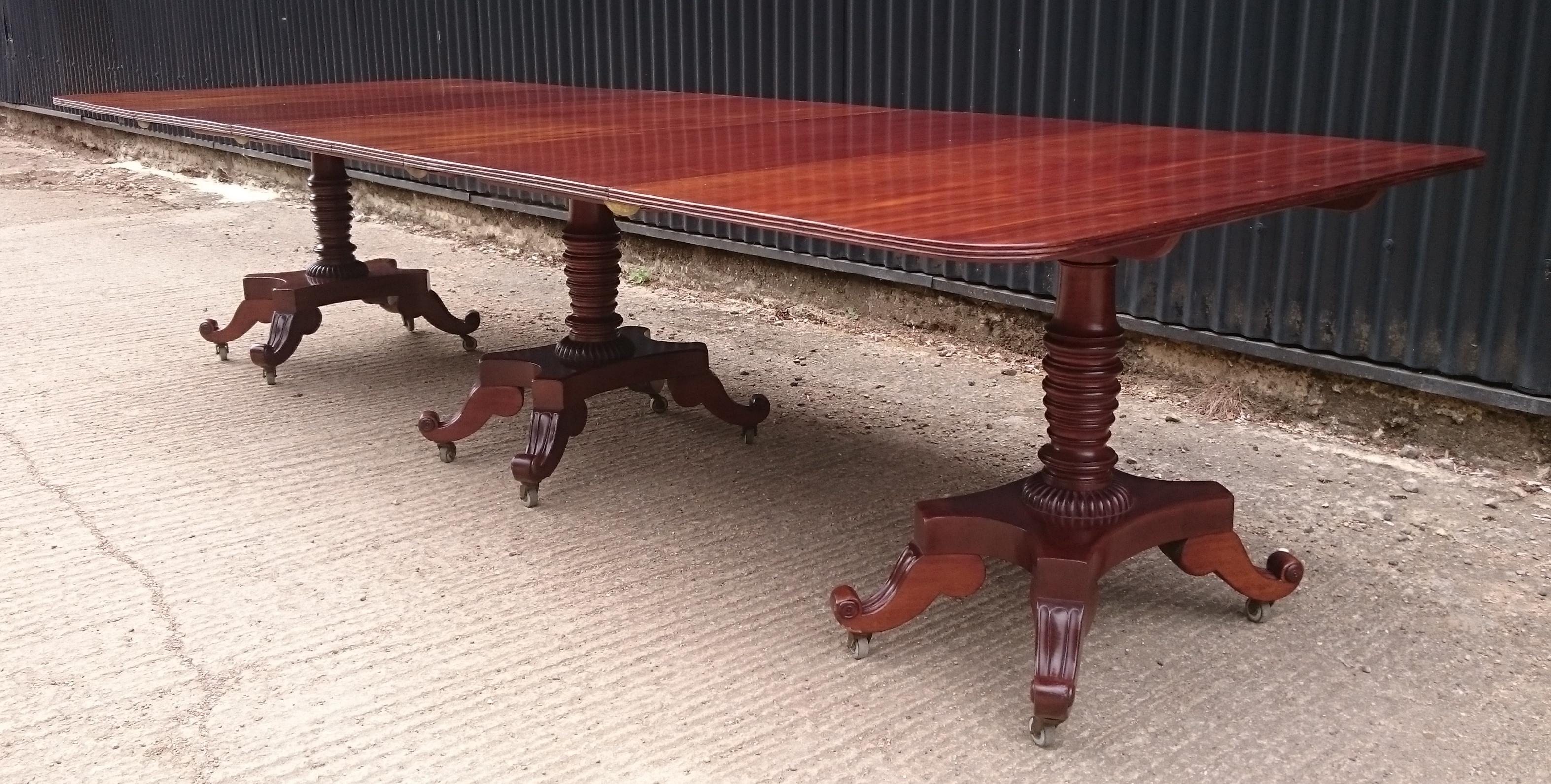 George IV Period 19th Century Antique Mahogany Three Pedestal Dining Table For Sale 2