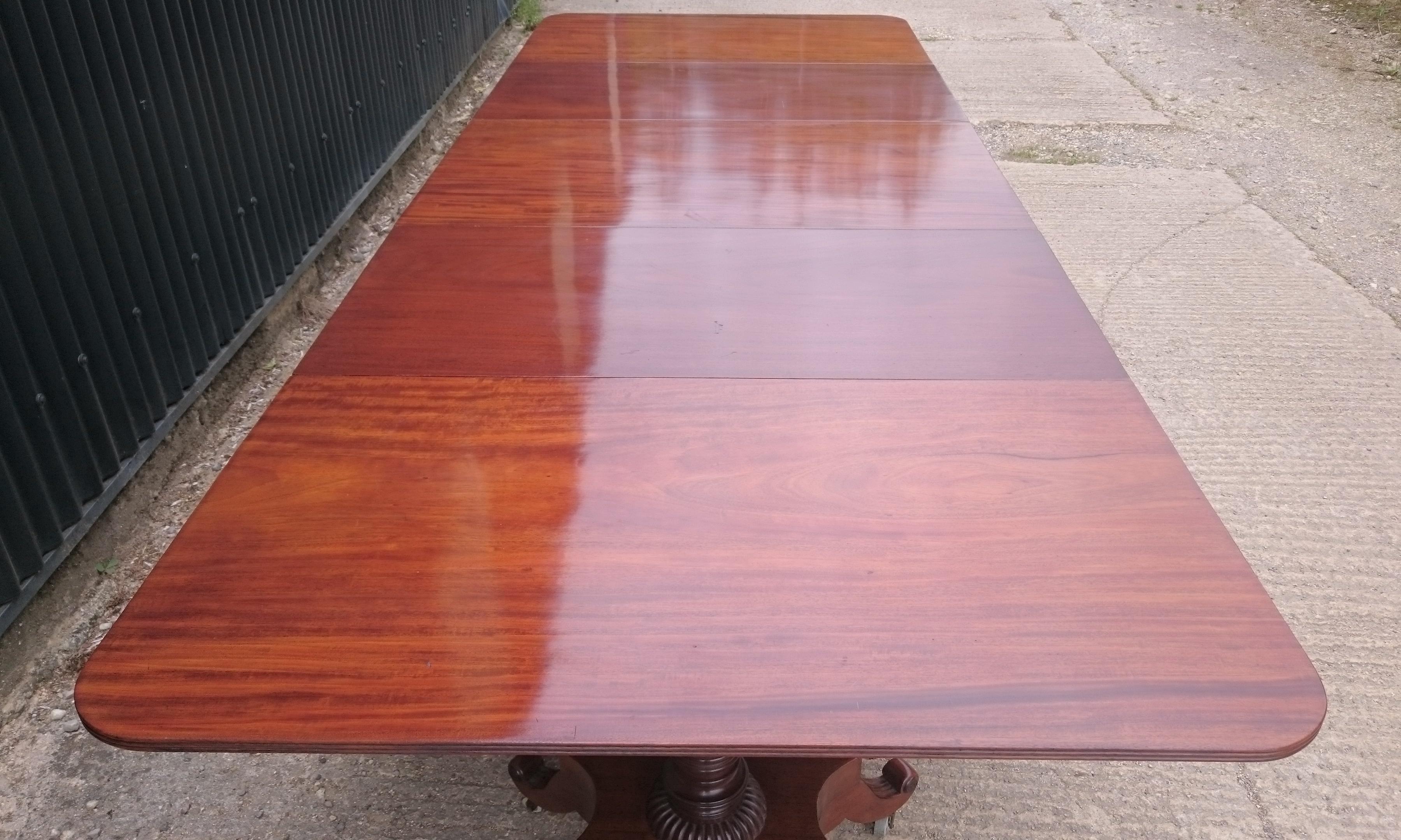George IV Period 19th Century Antique Mahogany Three Pedestal Dining Table For Sale 5
