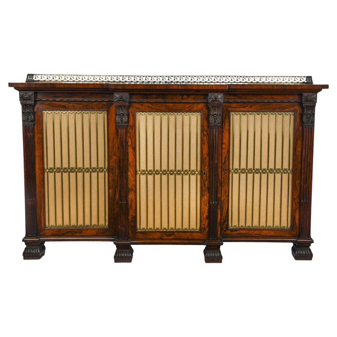 Rosenholz-Chiffonier oder Beistellschrank aus der George-IV-Periode mit geschnitzten Details