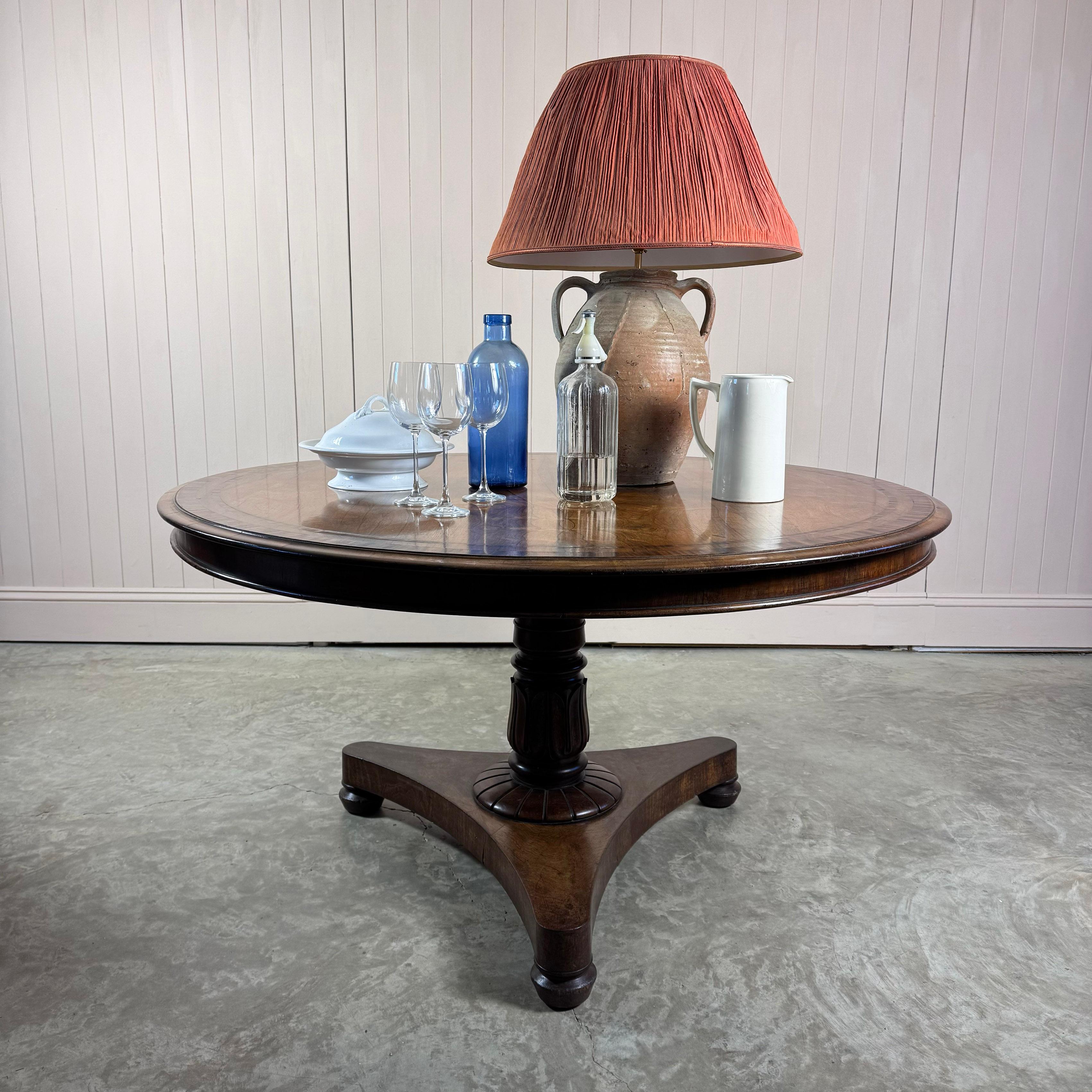 Mesa de centro de palisandro Jorge IV en Bueno estado para la venta en Cirencester, GB