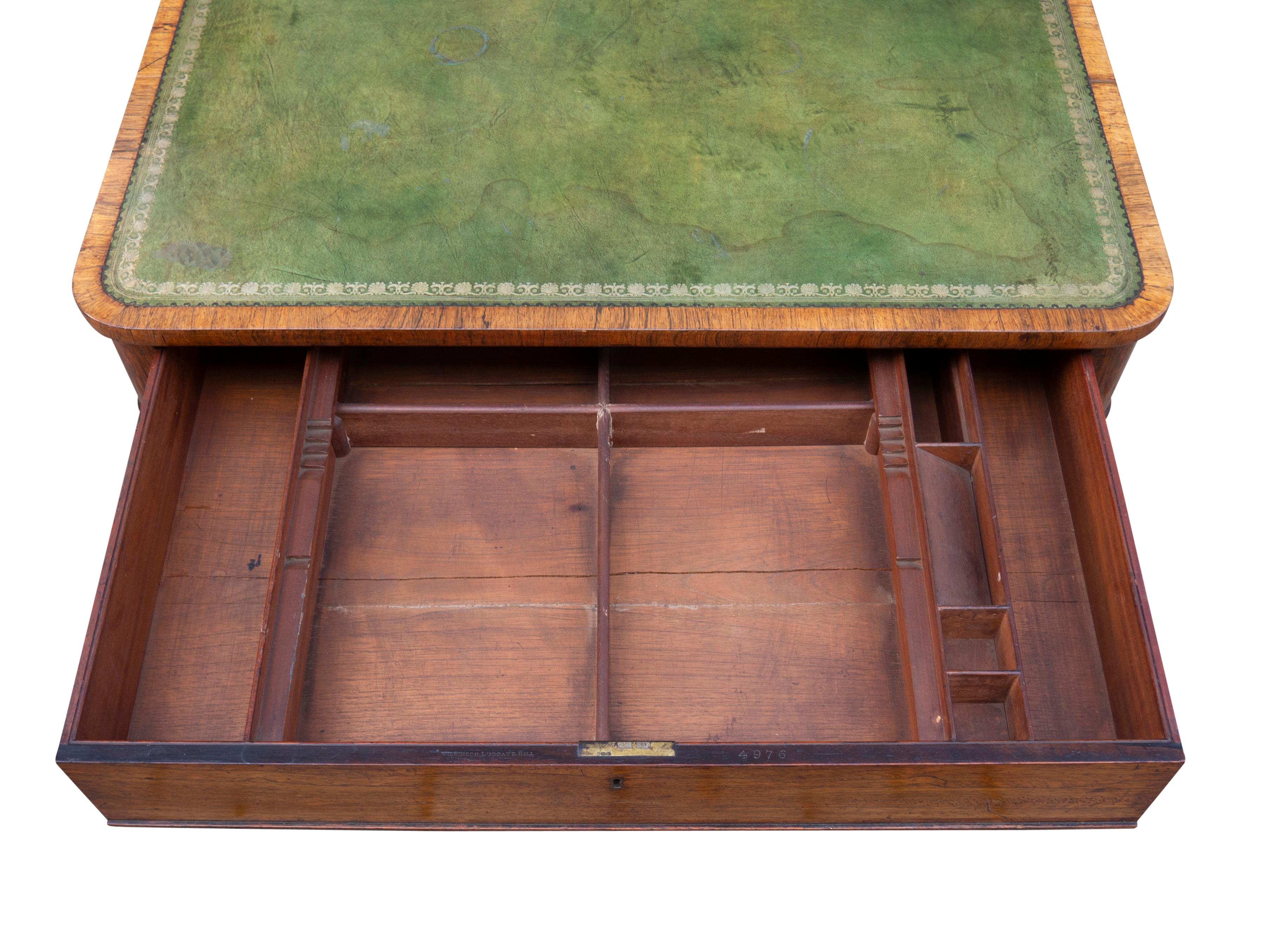 Table à écrire en bois de rose George IV signée par le fabricant en vente 12