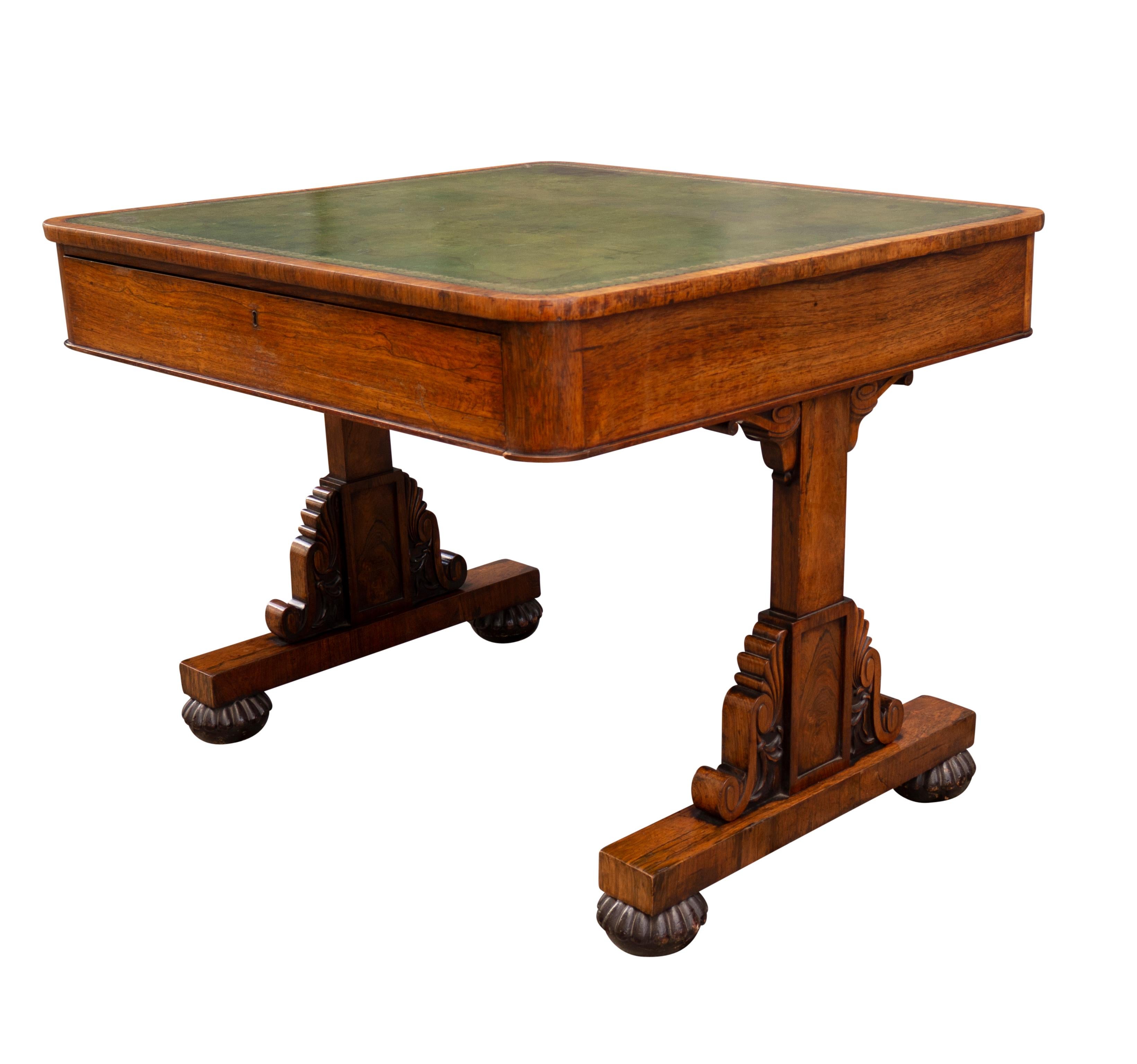 Début du XIXe siècle Table à écrire en bois de rose George IV signée par le fabricant en vente