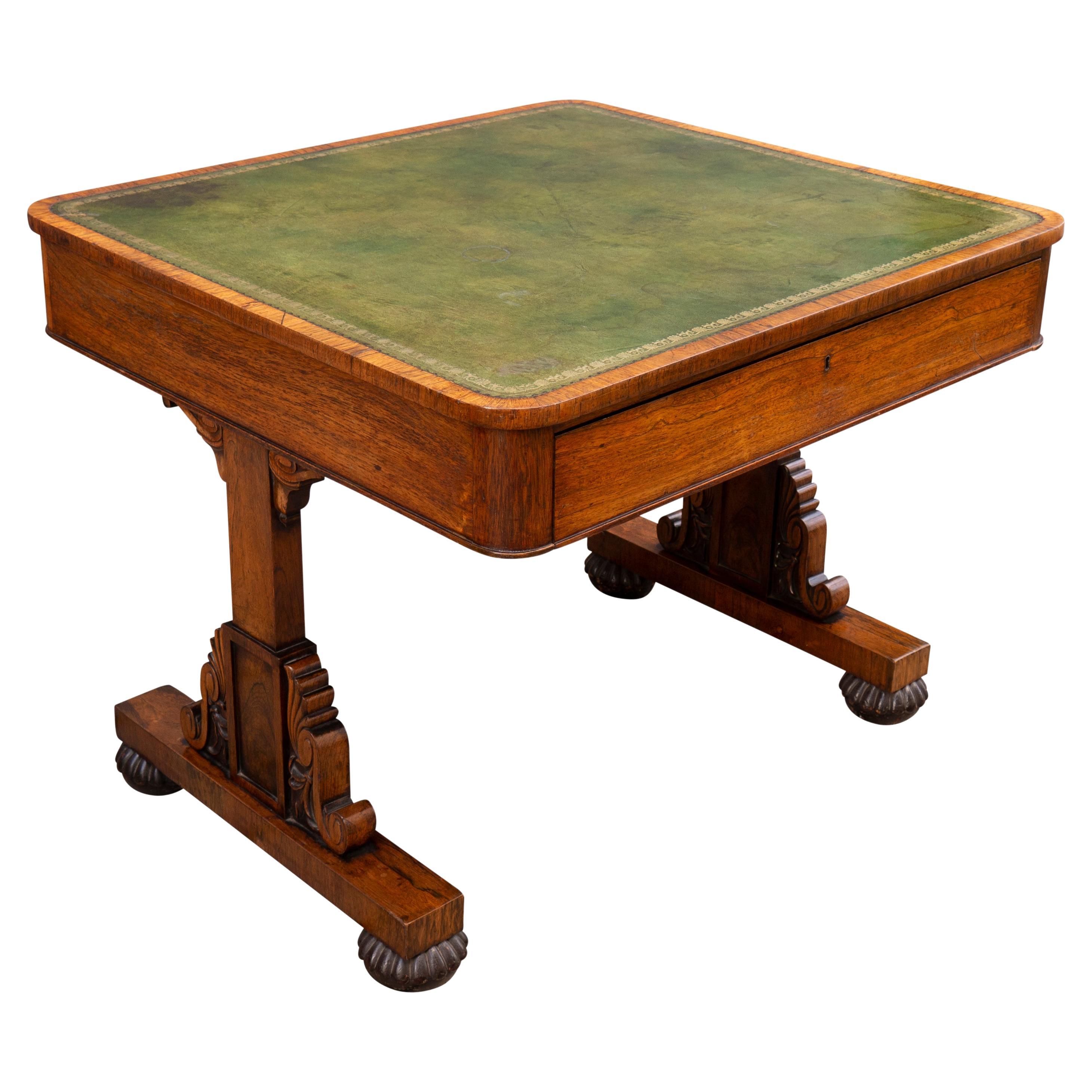 Table à écrire en bois de rose George IV signée par le fabricant en vente