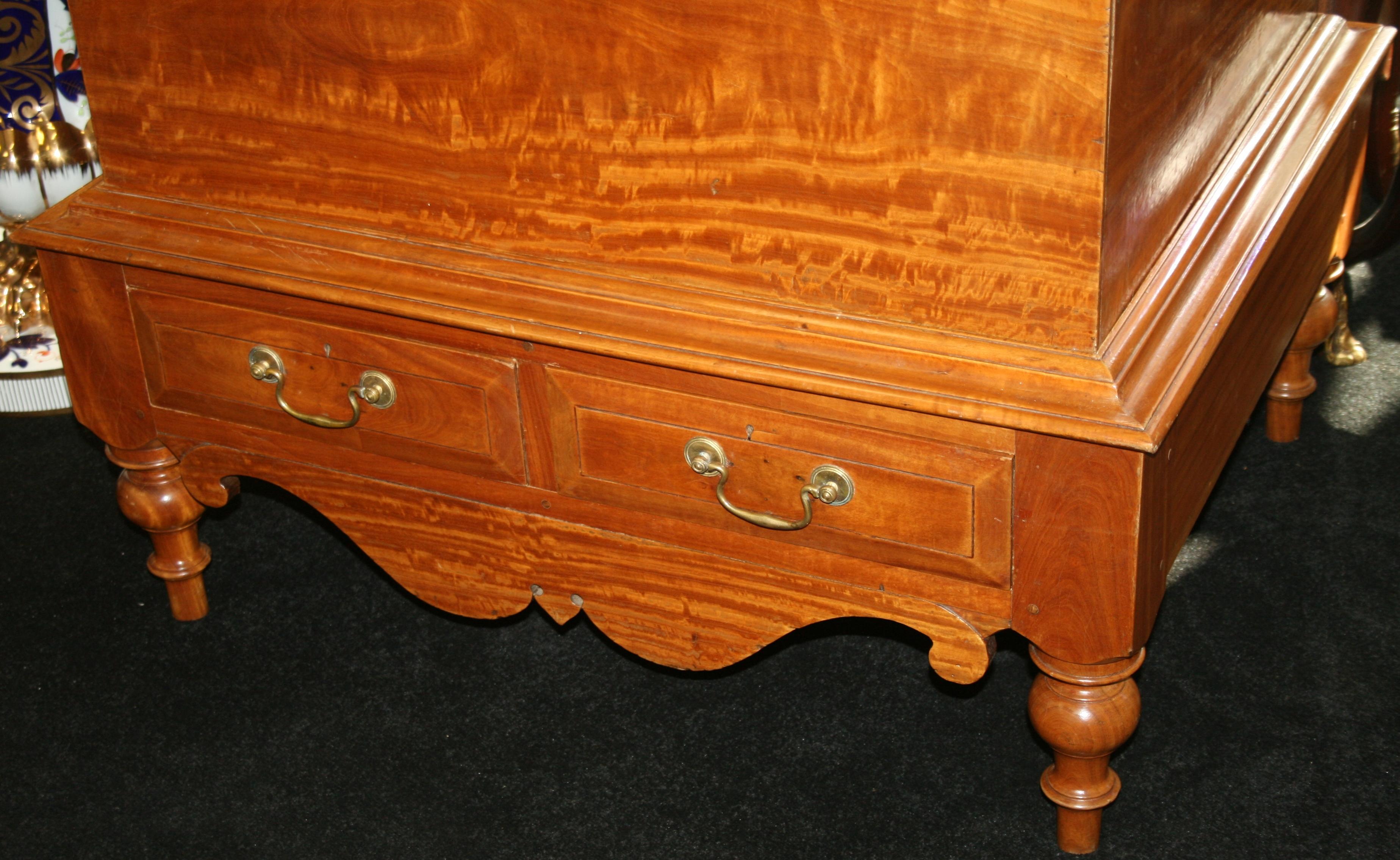 George IV Massive Satinwood Silver Chest auf Ständer, England, um 1820 (19. Jahrhundert) im Angebot