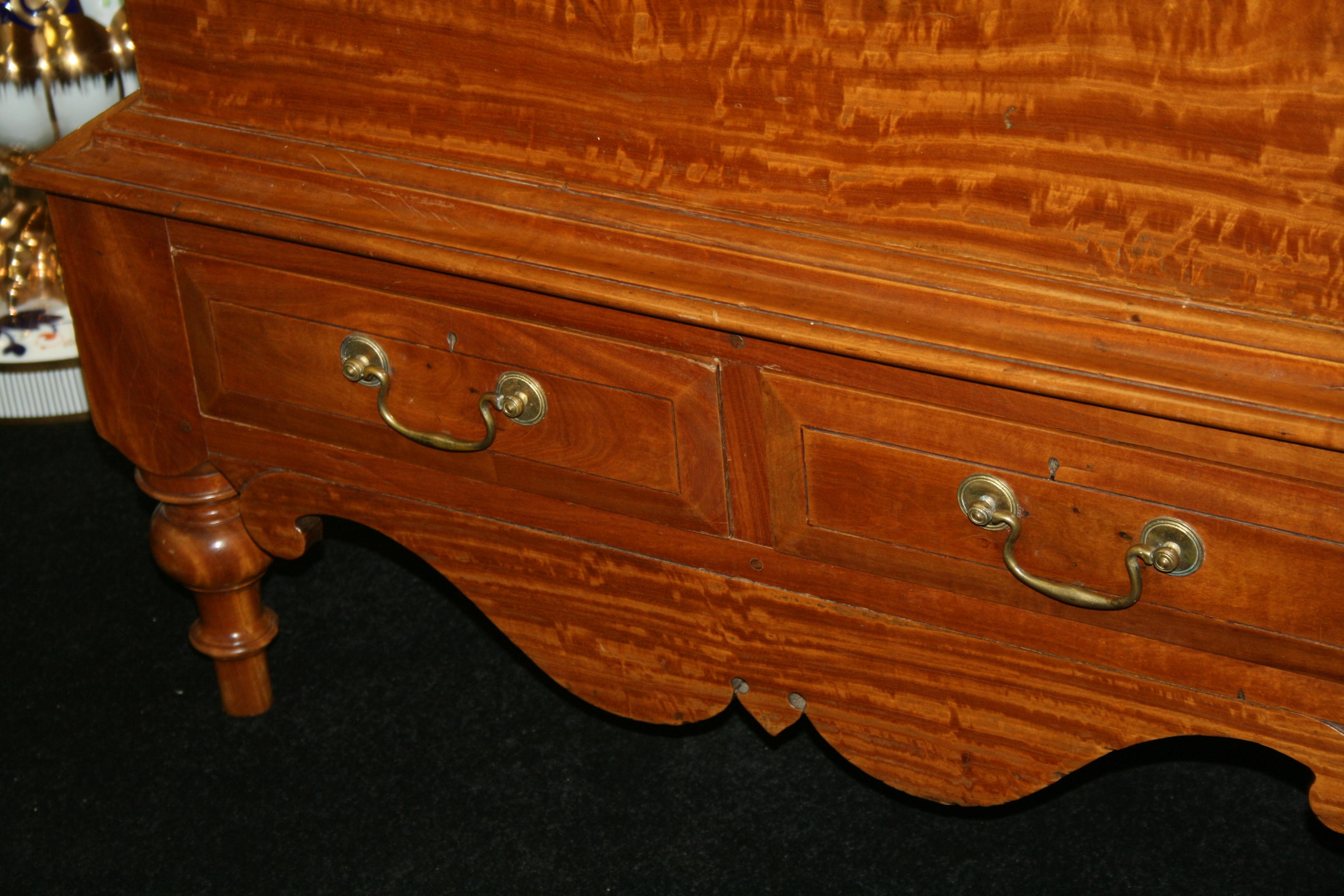 George IV Massive Satinwood Silver Chest auf Ständer, England, um 1820 (Seidenholz) im Angebot