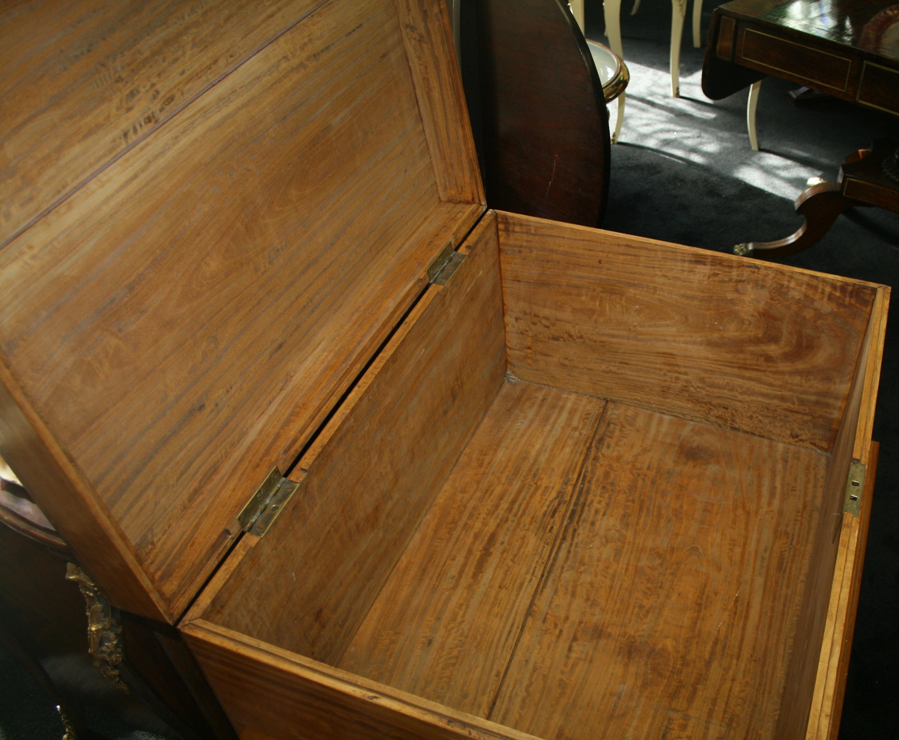 George IV Massive Satinwood Silver Chest auf Ständer, England, um 1820 im Angebot 3